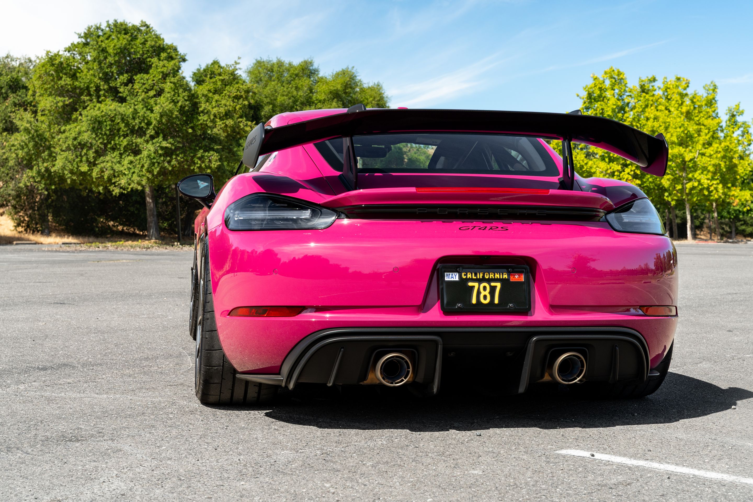 Pink Porsche 718 Cayman GT4 RS with 20" VS-5RS Apex wheels in Anthracite