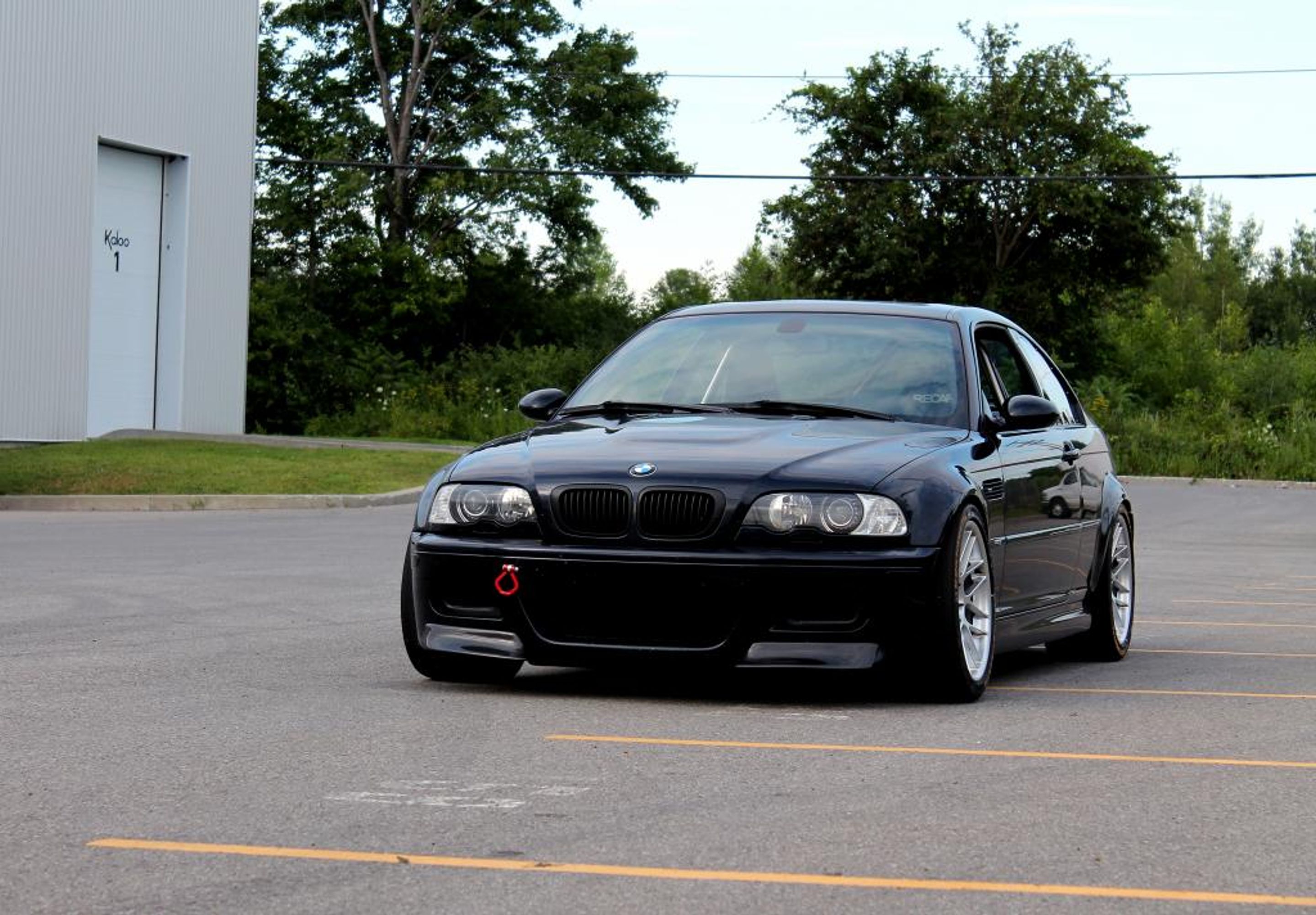 Black BMW E46 M3 with 18" ARC-8 Apex wheels in Hyper Silver
