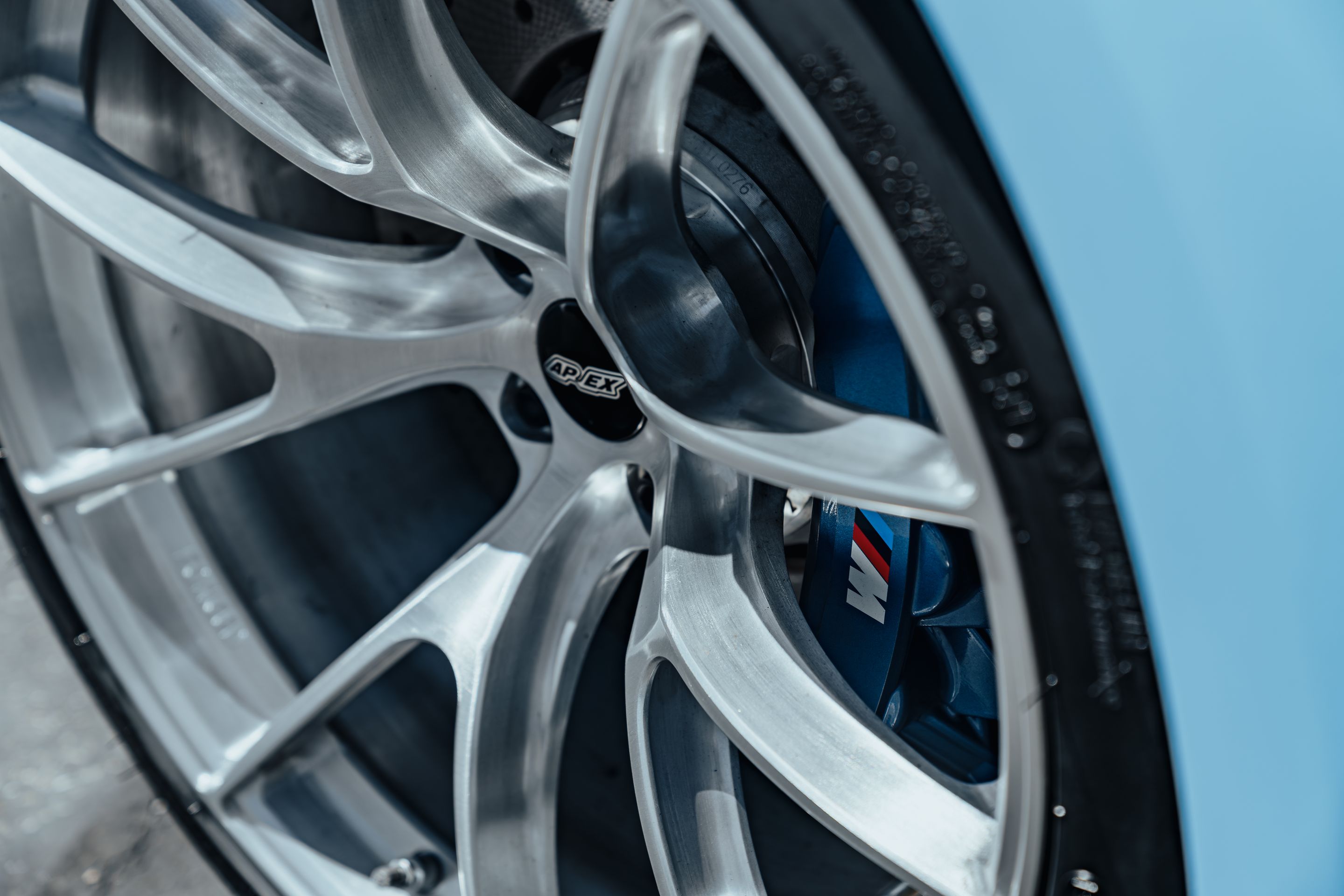 Blue BMW G87 M2 with 20" VS-5RS Apex wheels in Brushed Clear