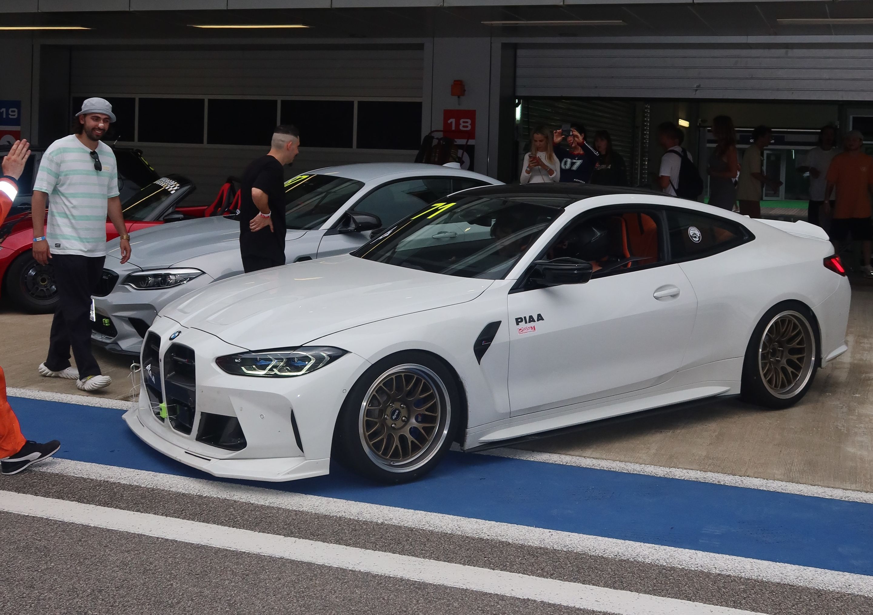 White BMW G82 Coupe M4 with 19"/20" ML-10RT Apex wheels in Machined Lip Gloss Motorsport Gold
