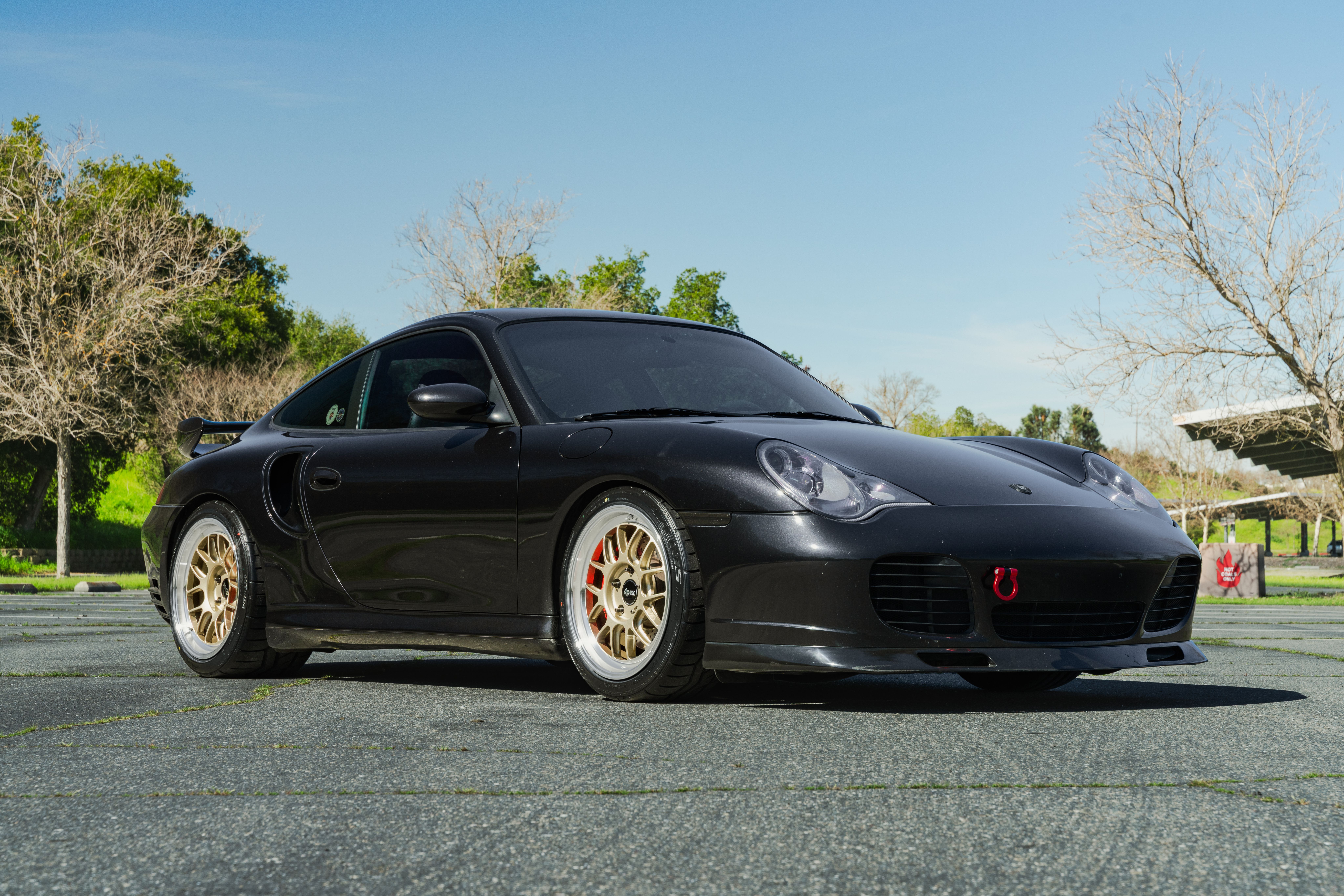 Black Porsche 911 - ML-7RT in Machined Lip Gloss Motorsport Gold