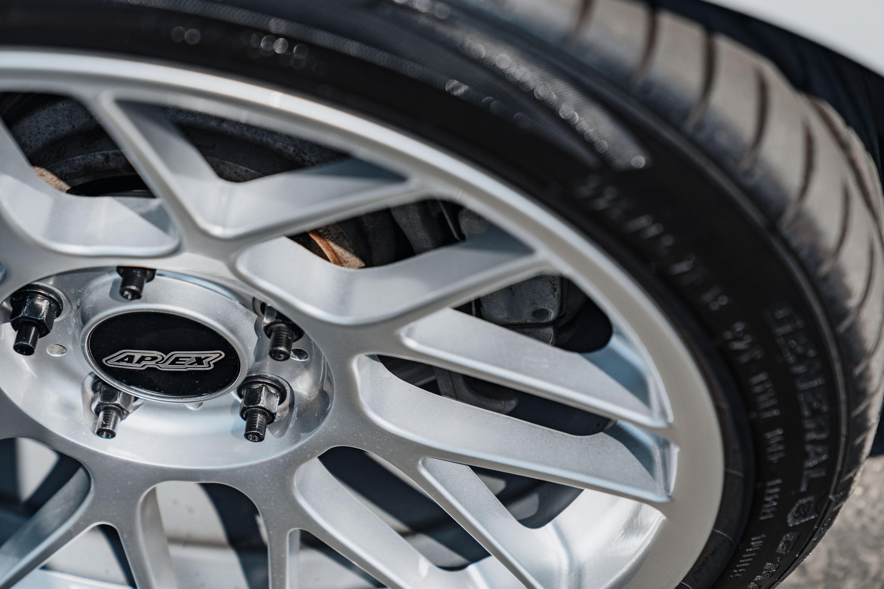 White BMW E90 LCI Sedan 3 Series with 18" ARC-8 Apex wheels in Hyper Silver