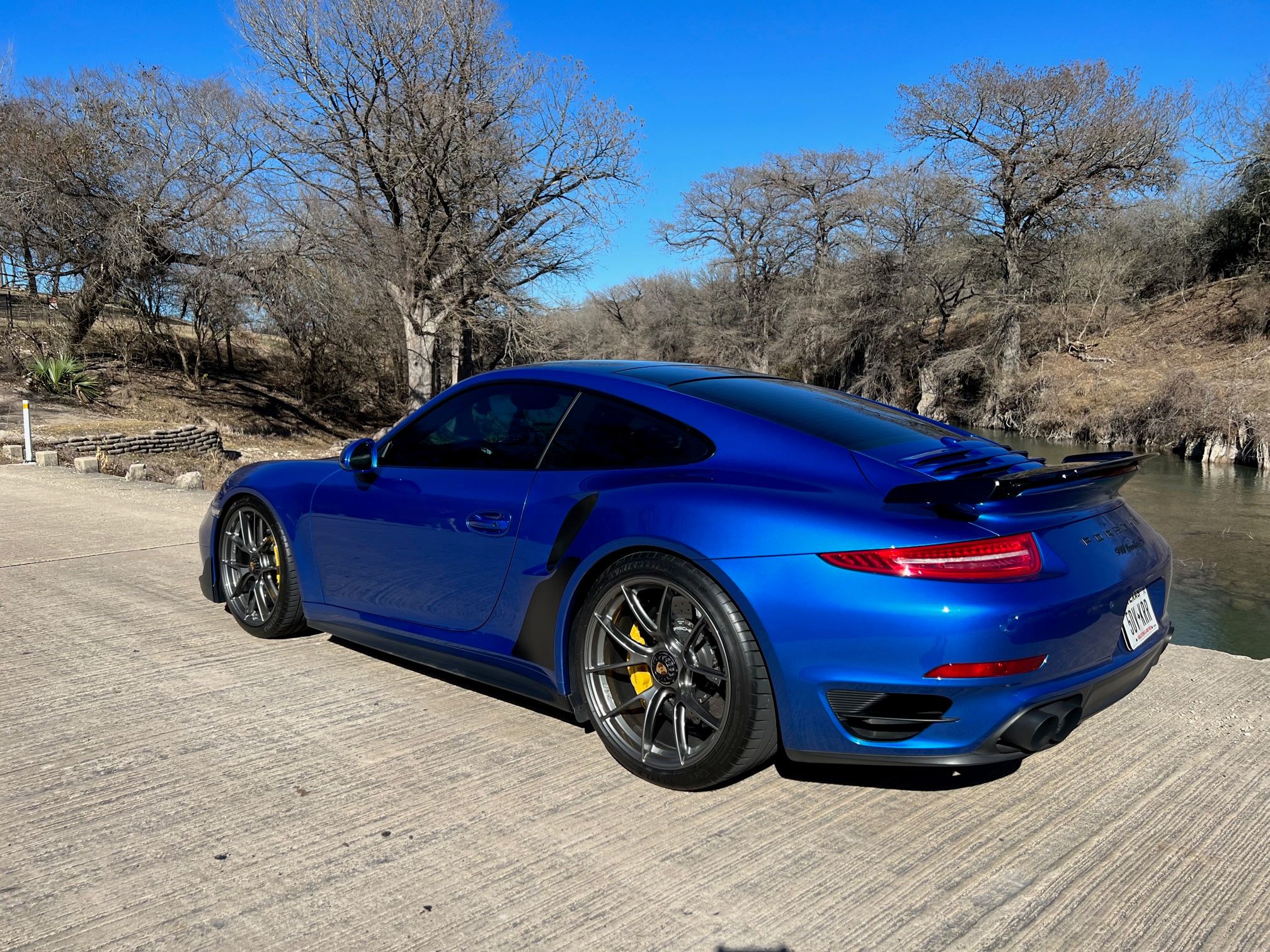 Blue Porsche 911 991.1 Turbo S with 20" VS-5RS Apex wheels in Anthracite