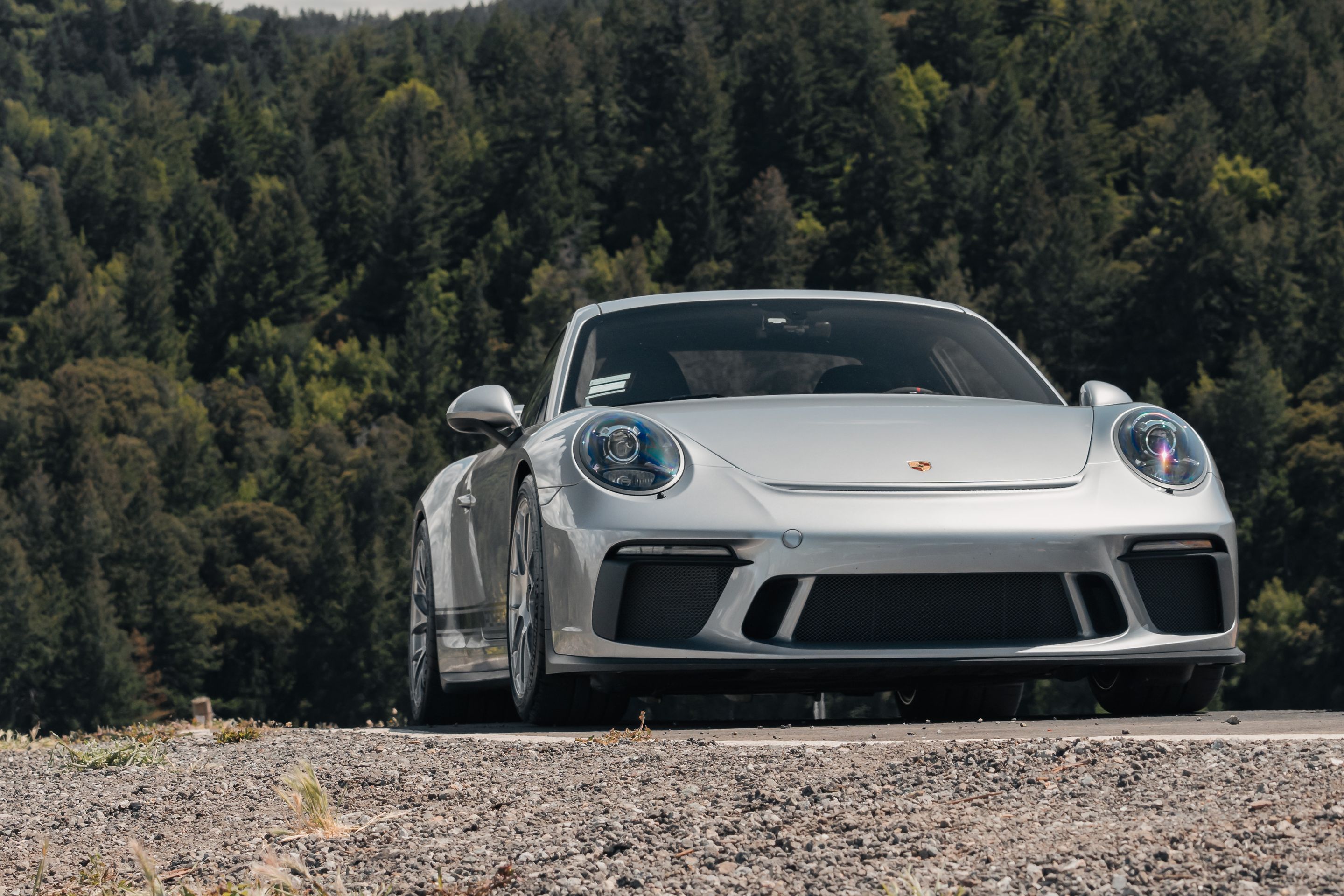 Silver Porsche 911 991.2 GT3 with 19" EC-7RS Apex wheels in Race Silver