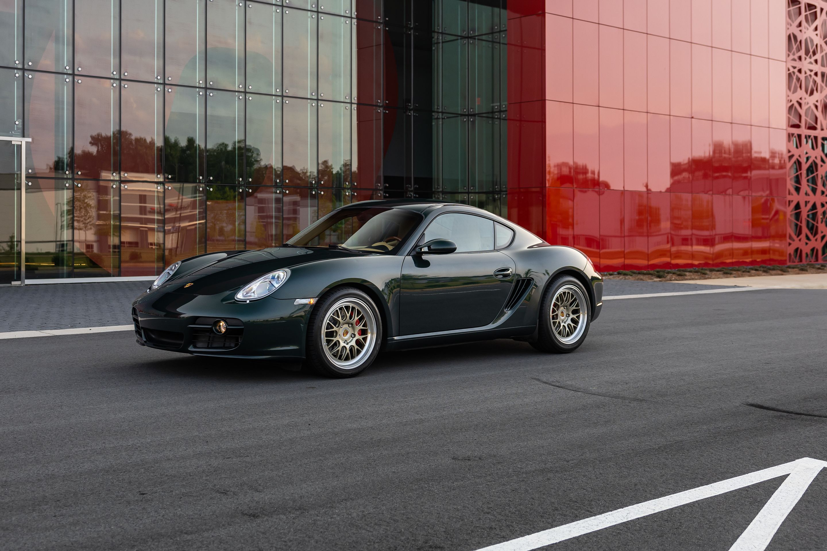 Green Porsche 987 Cayman S with 18" ML-10RT Apex wheels in Machined Lip Gloss Motorsport Gold