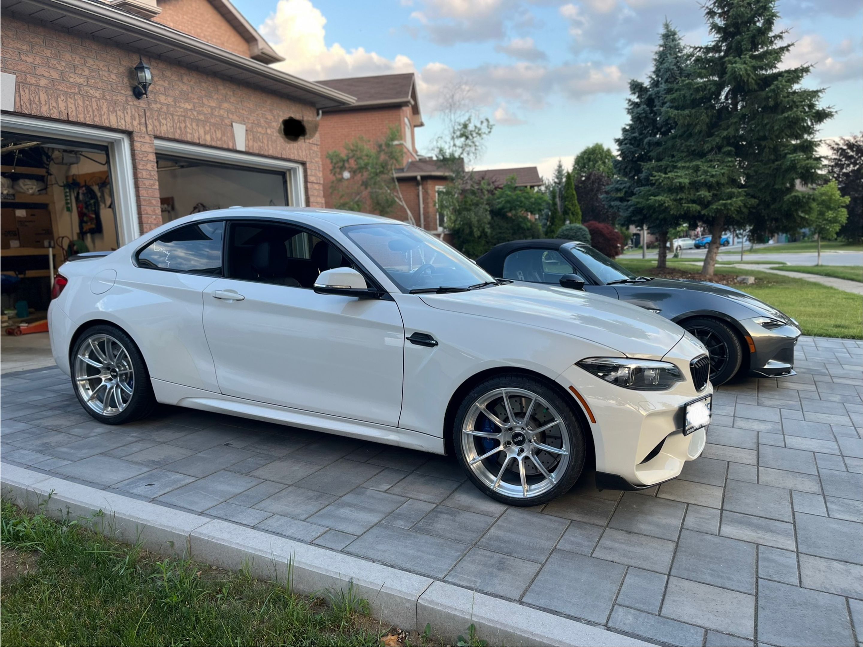 White BMW F87 M2 with 19" SM-10RS Apex wheels in Brushed Clear