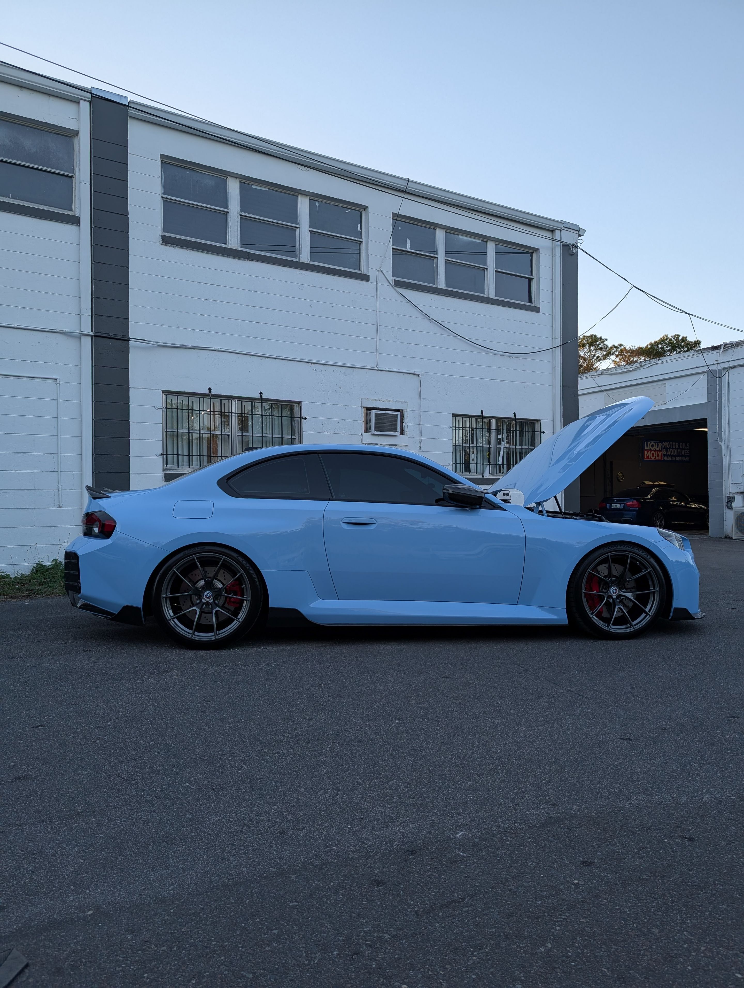 Blue BMW G87 M2 with 20" VS-5RS Apex wheels in Anthracite