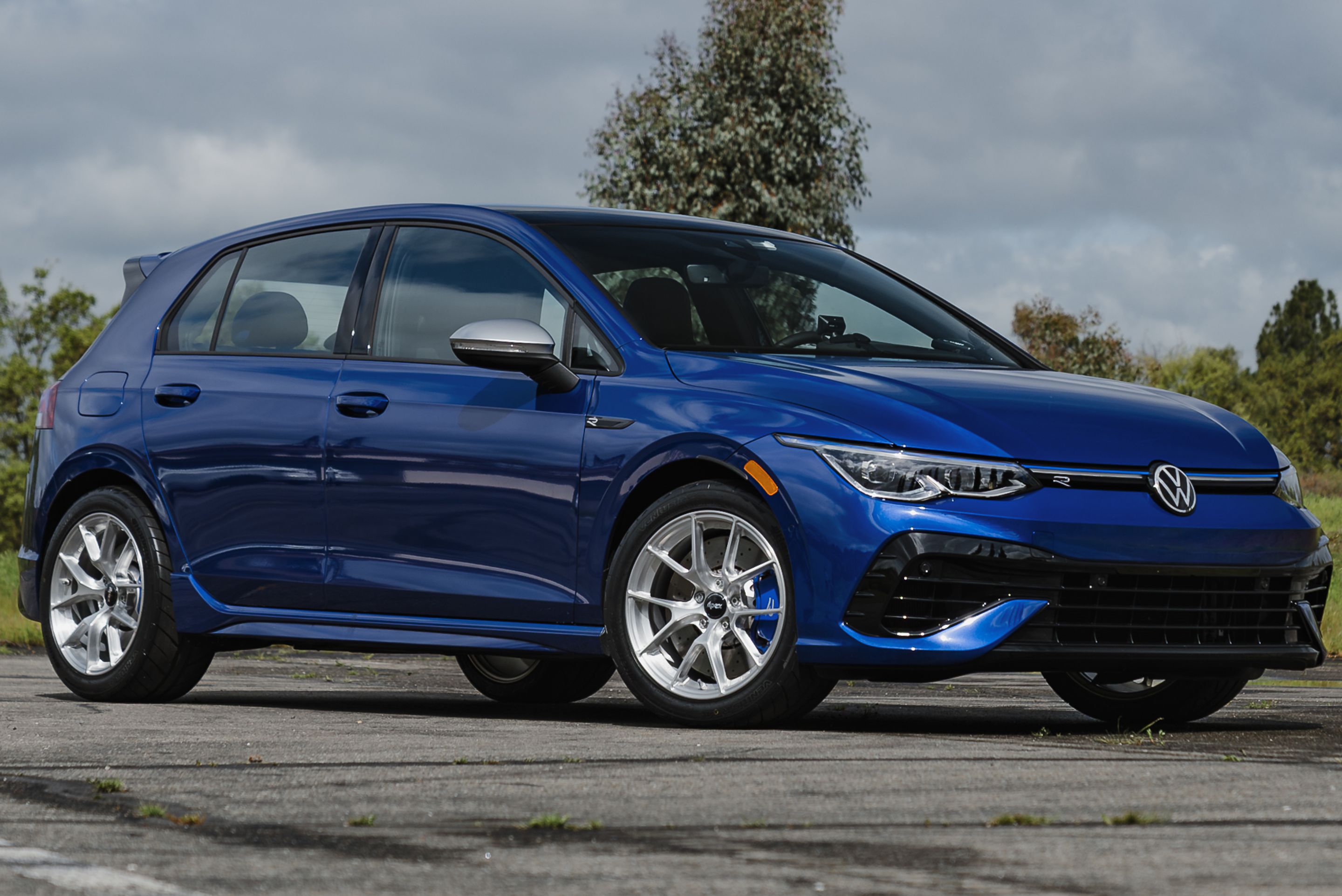 Blue VW MK8 Golf R with 17" VS-5RS Apex wheels in Brushed Clear