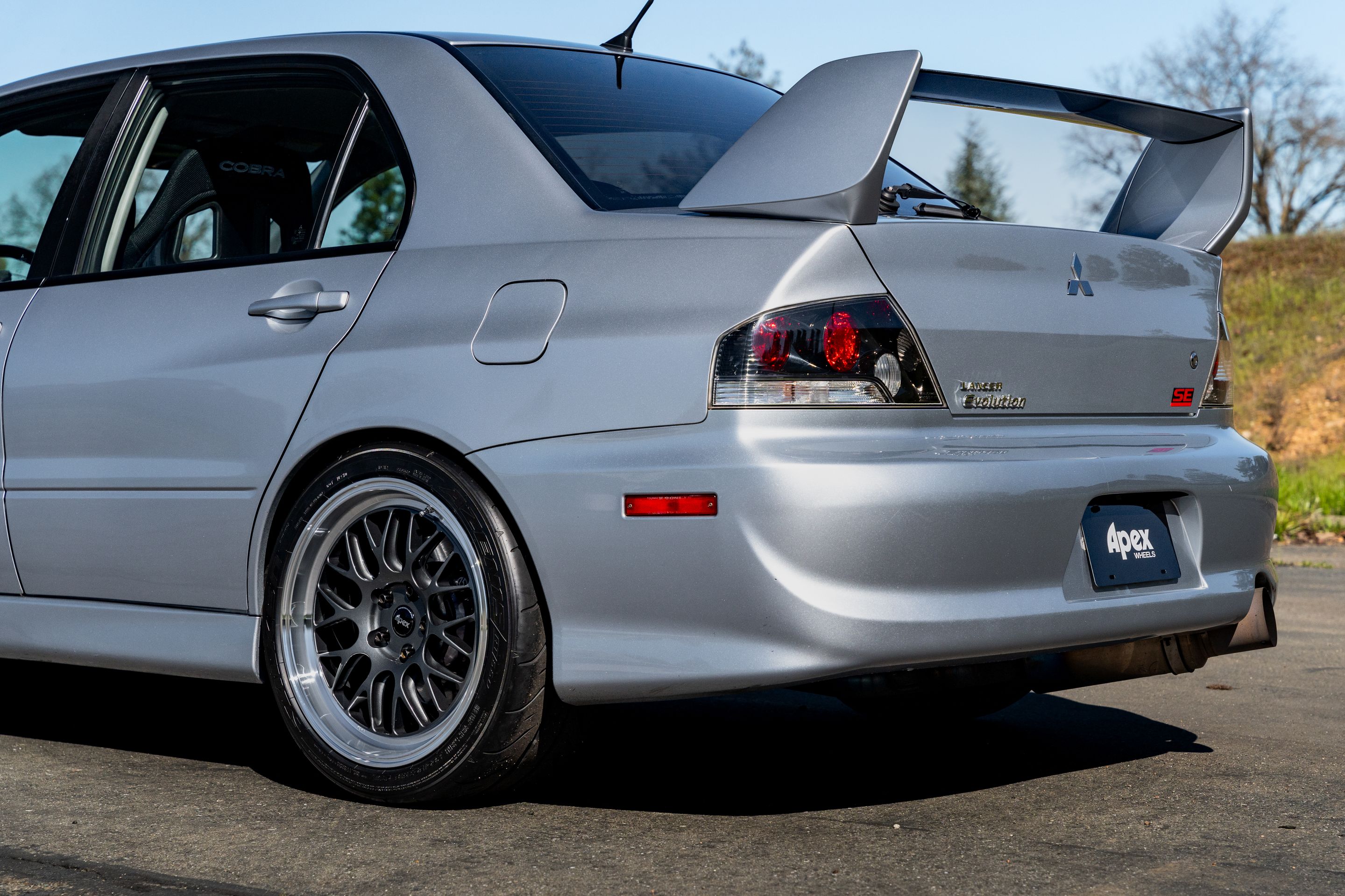 Silver Mitsubishi Lancer Evolution IX with 18" ML-10RT Apex wheels in Machined Lip Anthracite