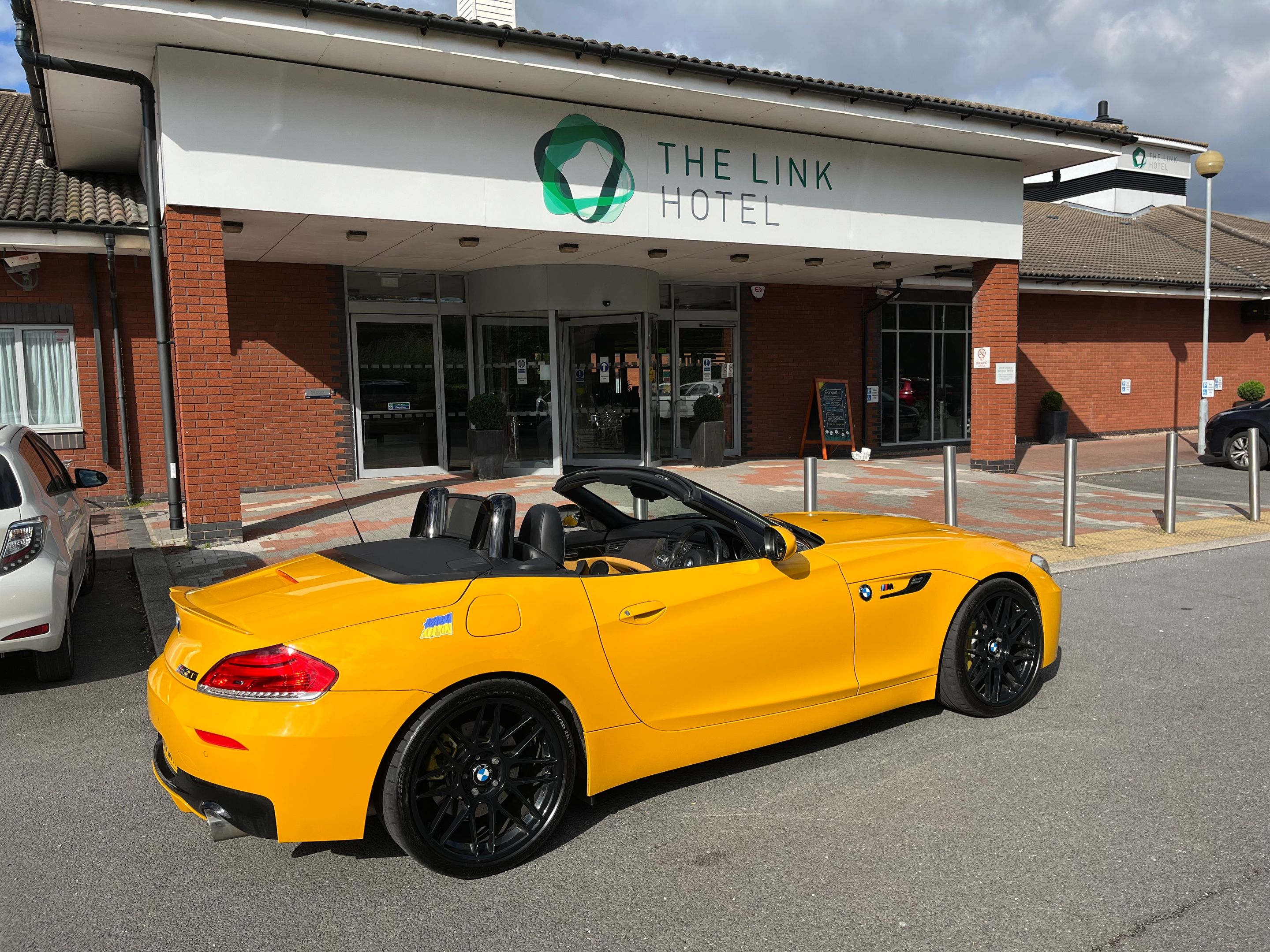 Yellow BMW E89 Z4 with 19" ARC-8 Apex wheels in Anthracite