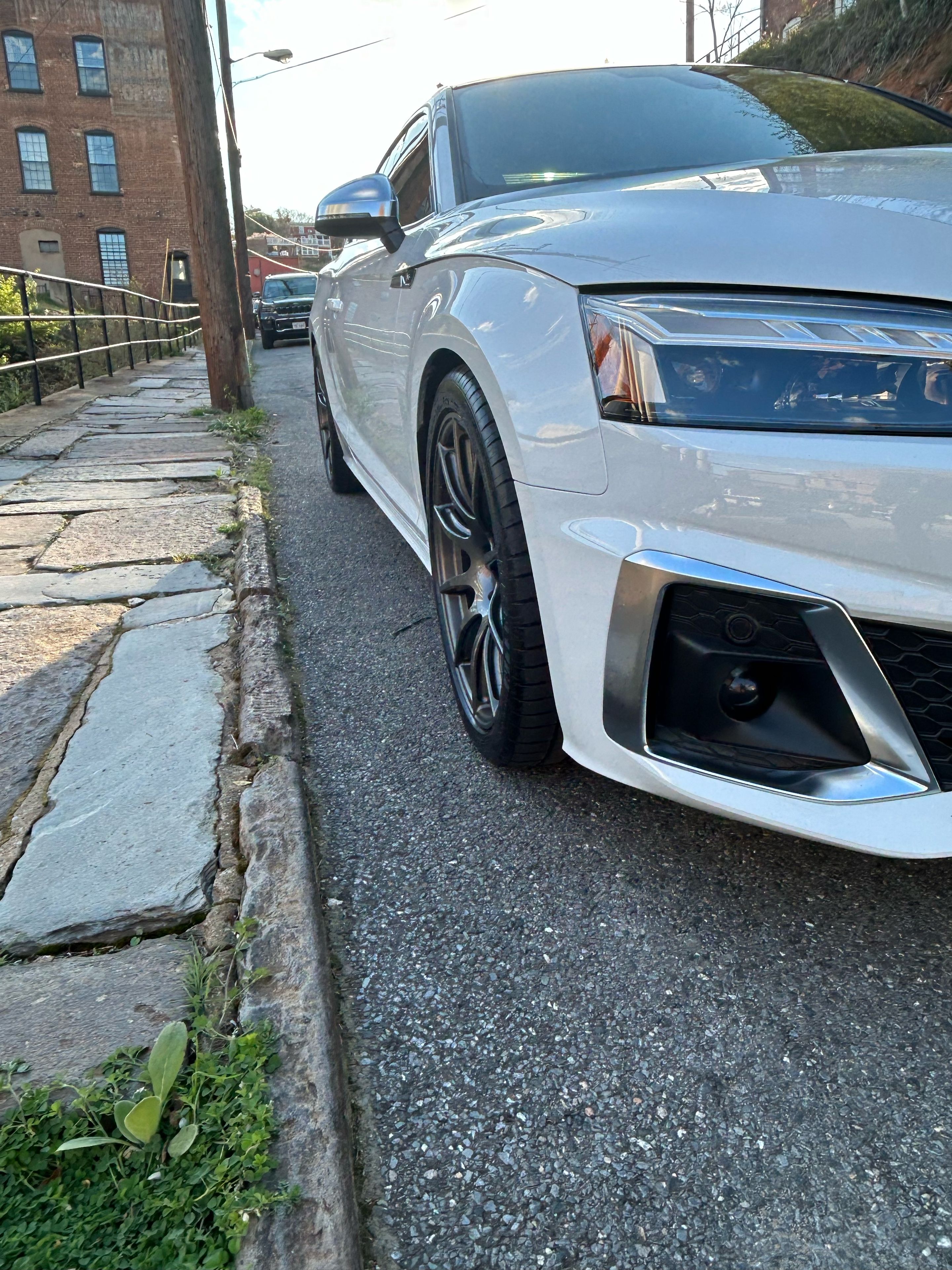 White Audi B9 S5 with 19" SM-10 Apex wheels in Anthracite
