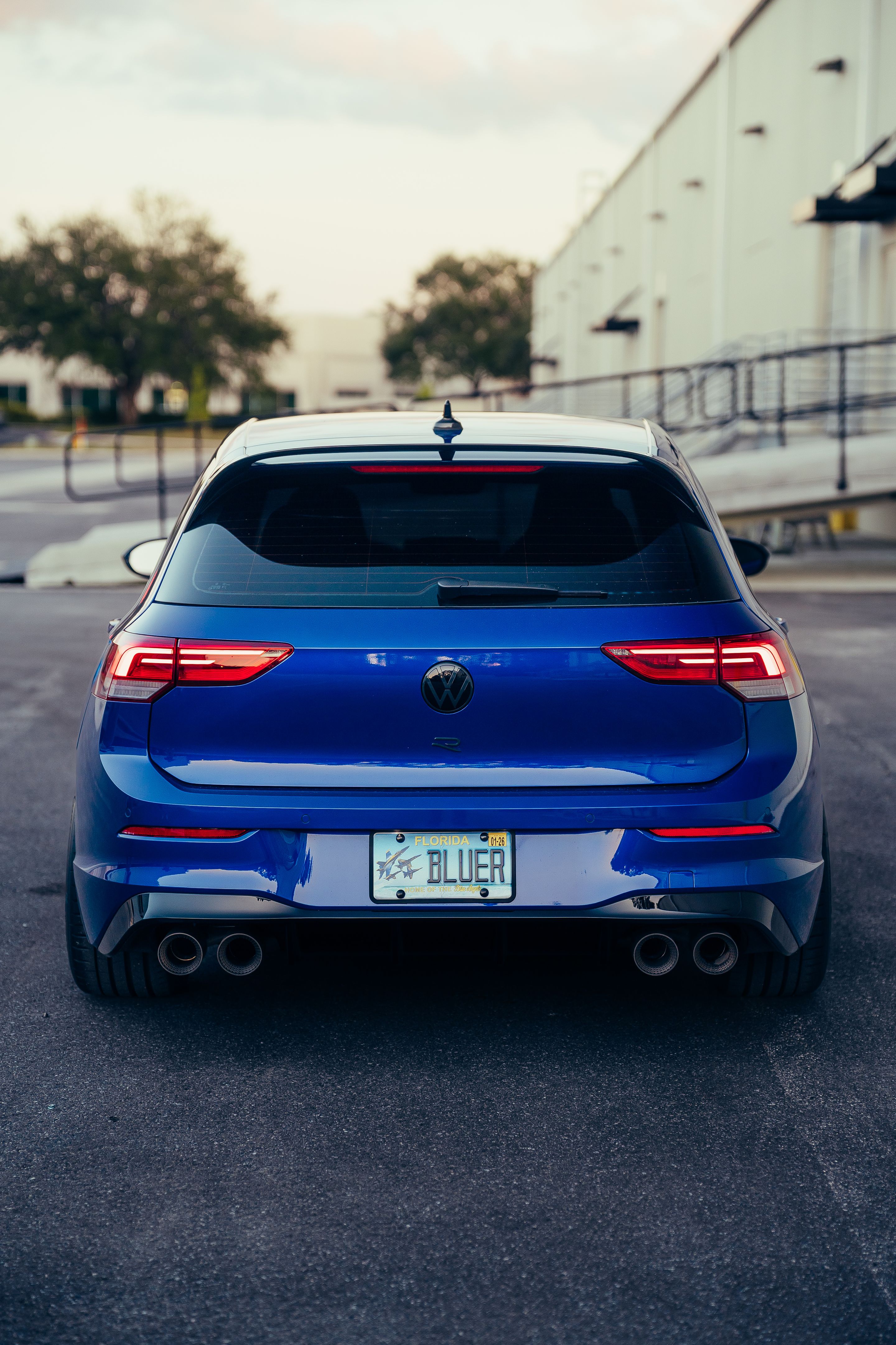 Blue VW MK8 Golf R with 18" VS-5RS Apex wheels in Motorsport Gold