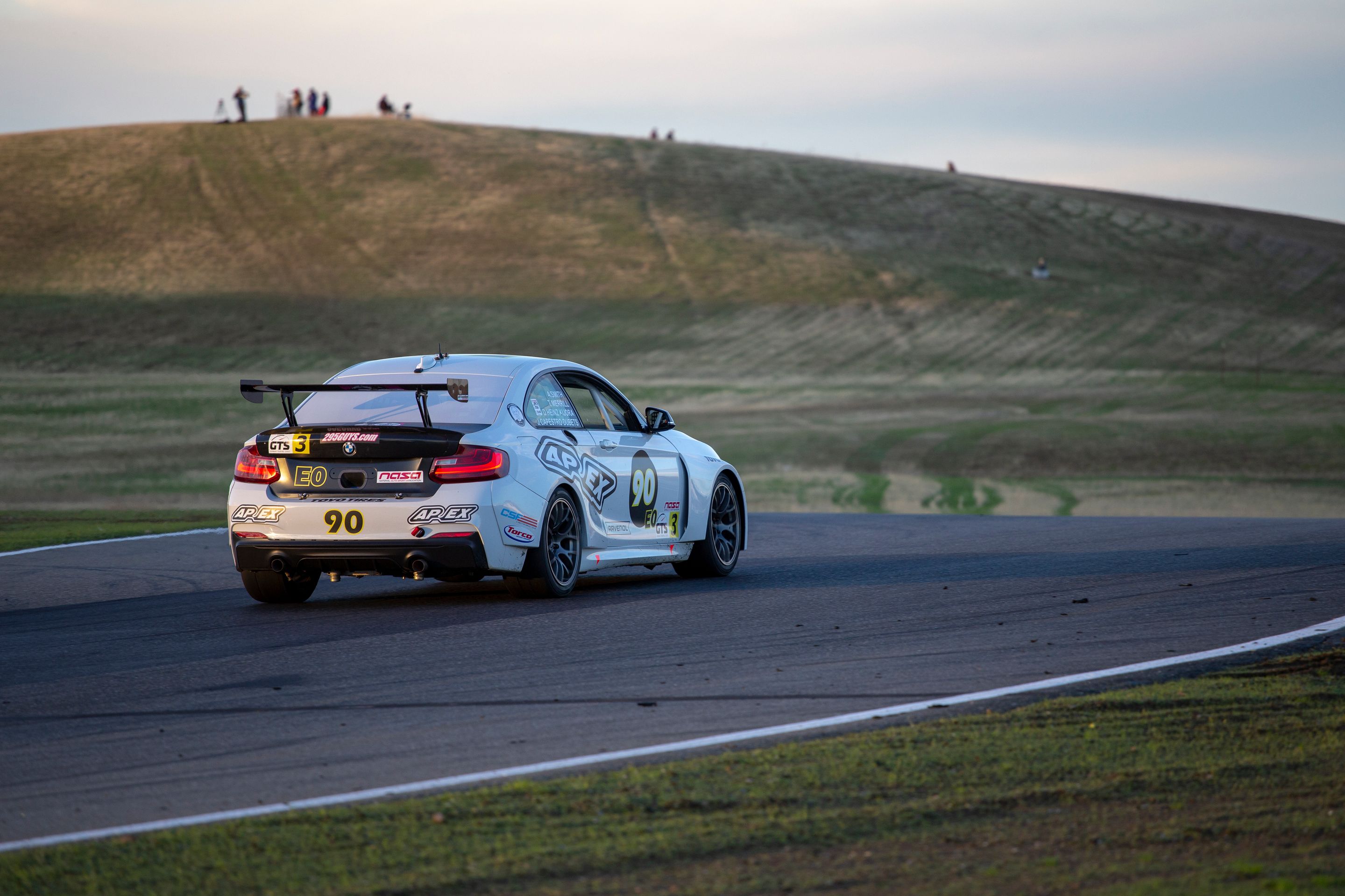 White BMW F22 Coupe 2 Series with 18" EC-7 Apex wheels in Anthracite