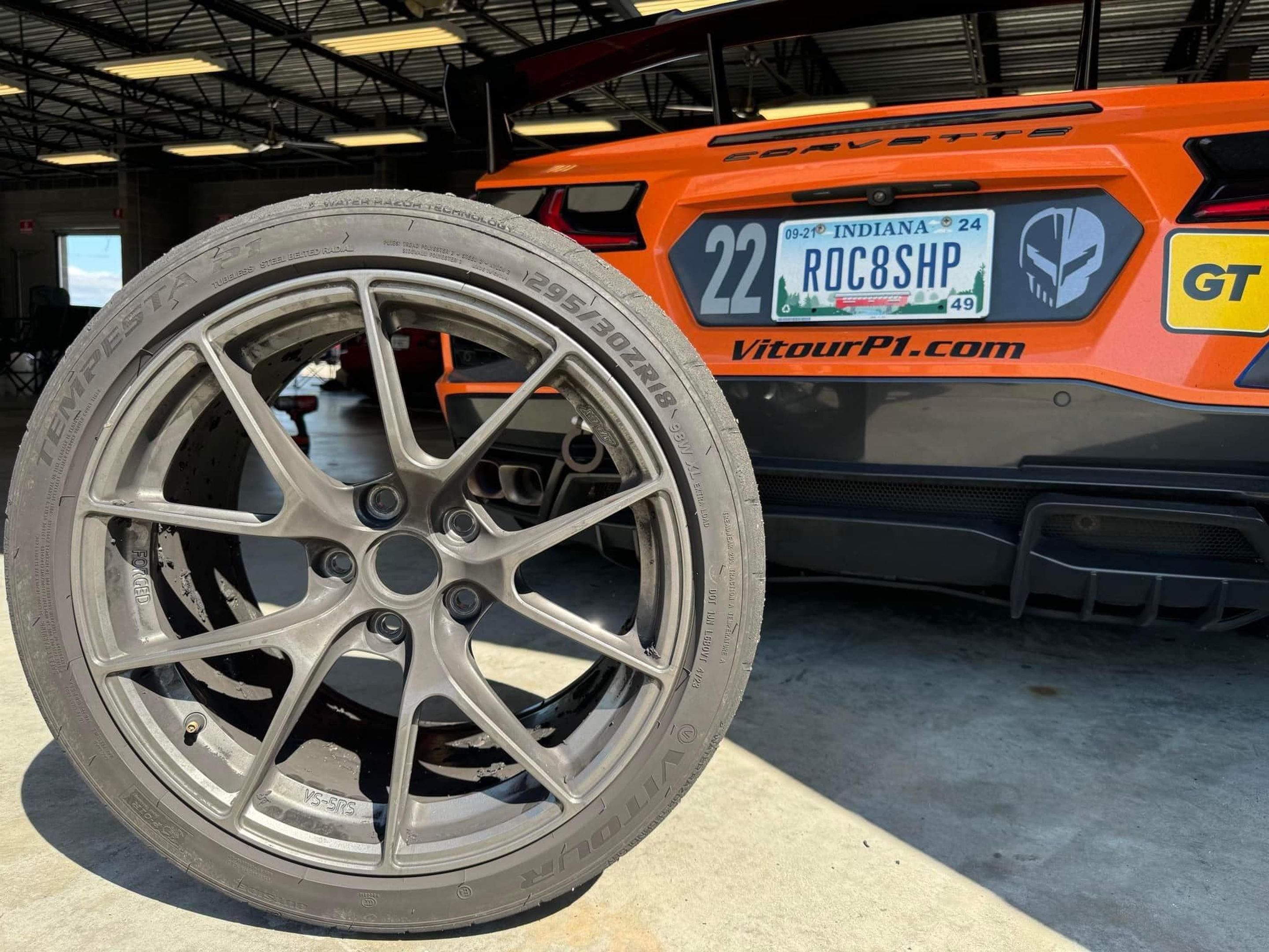 Orange Chevrolet C8 Corvette Stingray/Z51 with 18" VS-5RS Apex wheels in Anthracite