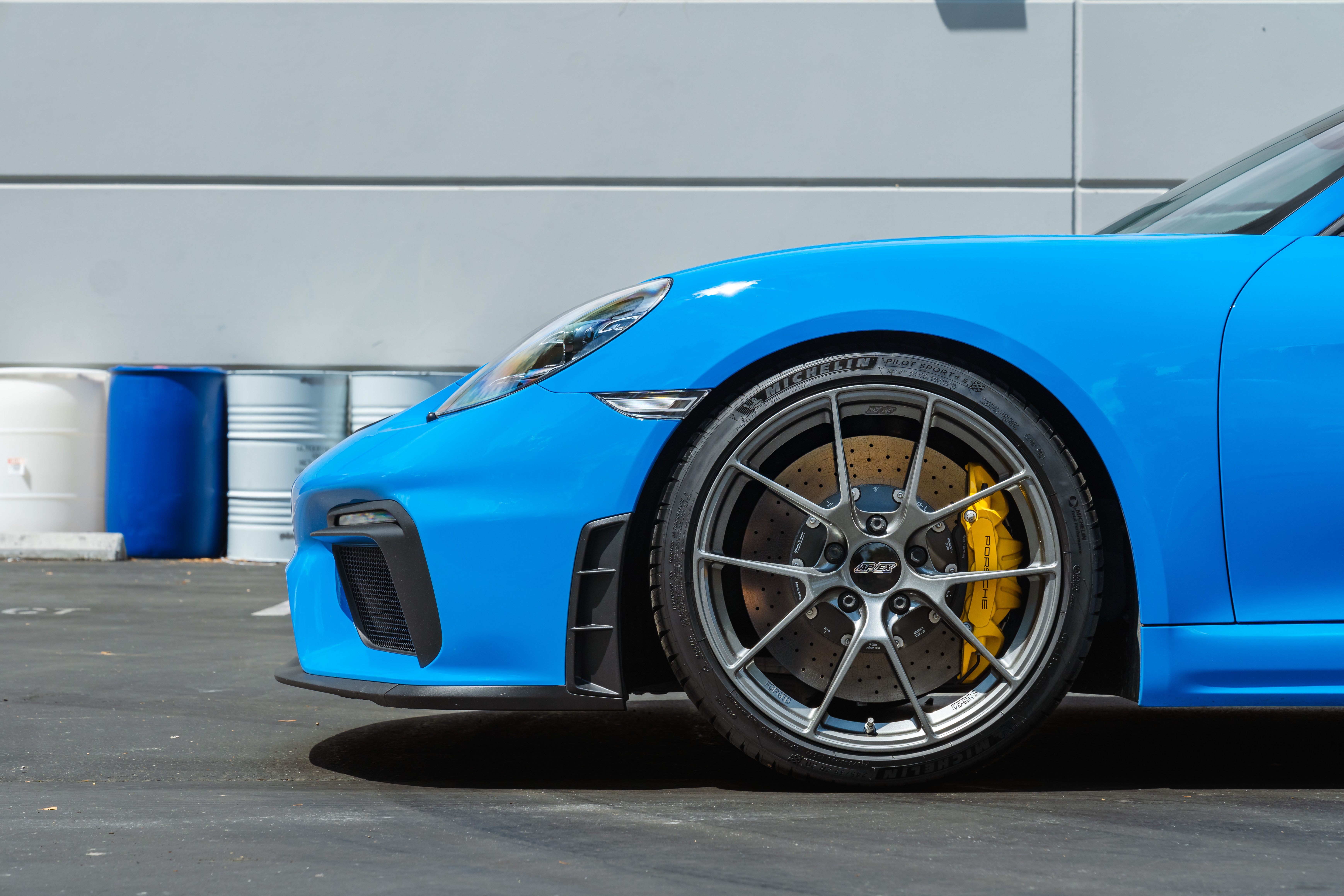 Porsche 718 Spyder with 20