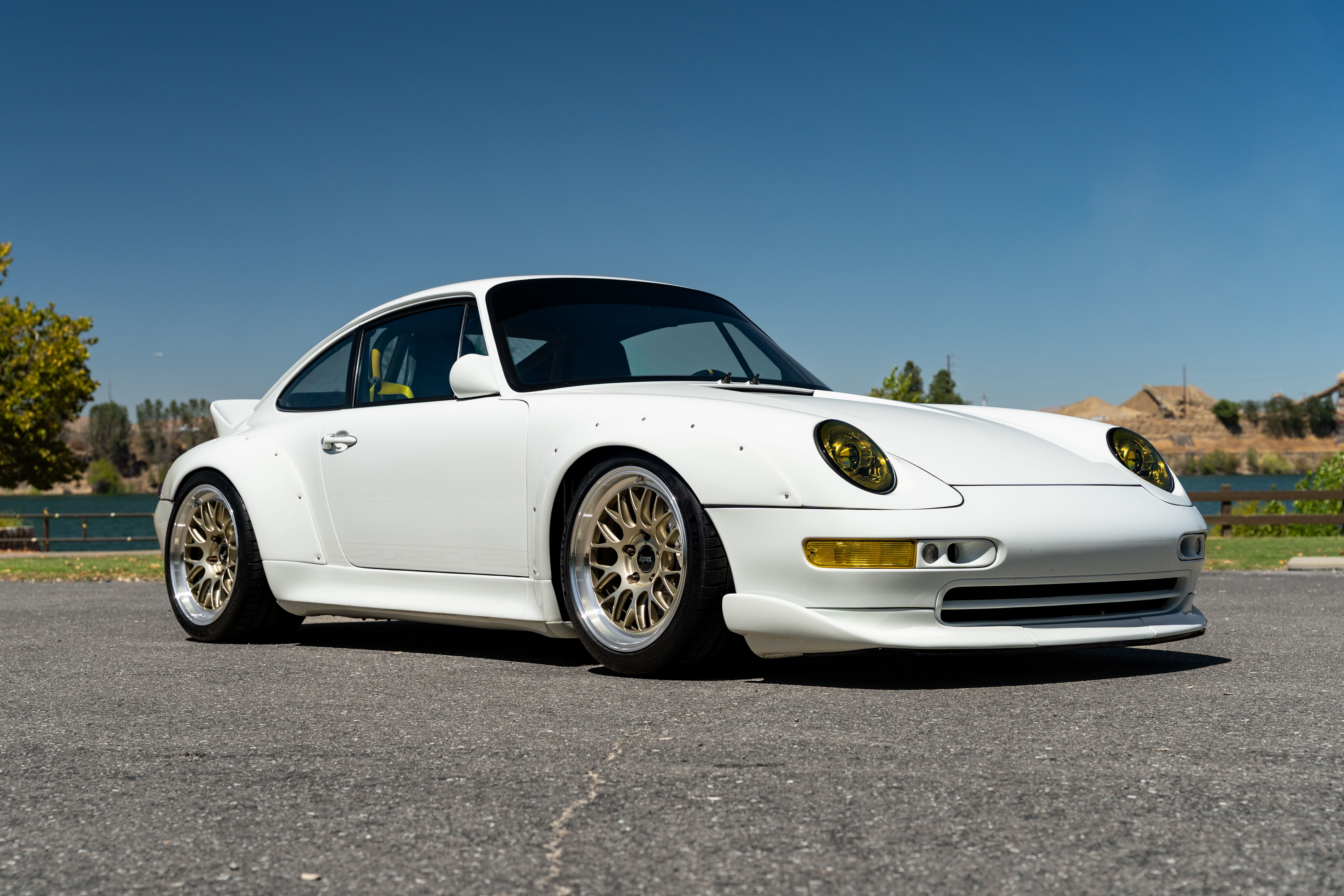 White Porsche 911 - ML-10RT in Machined Lip Gloss Motorsport Gold