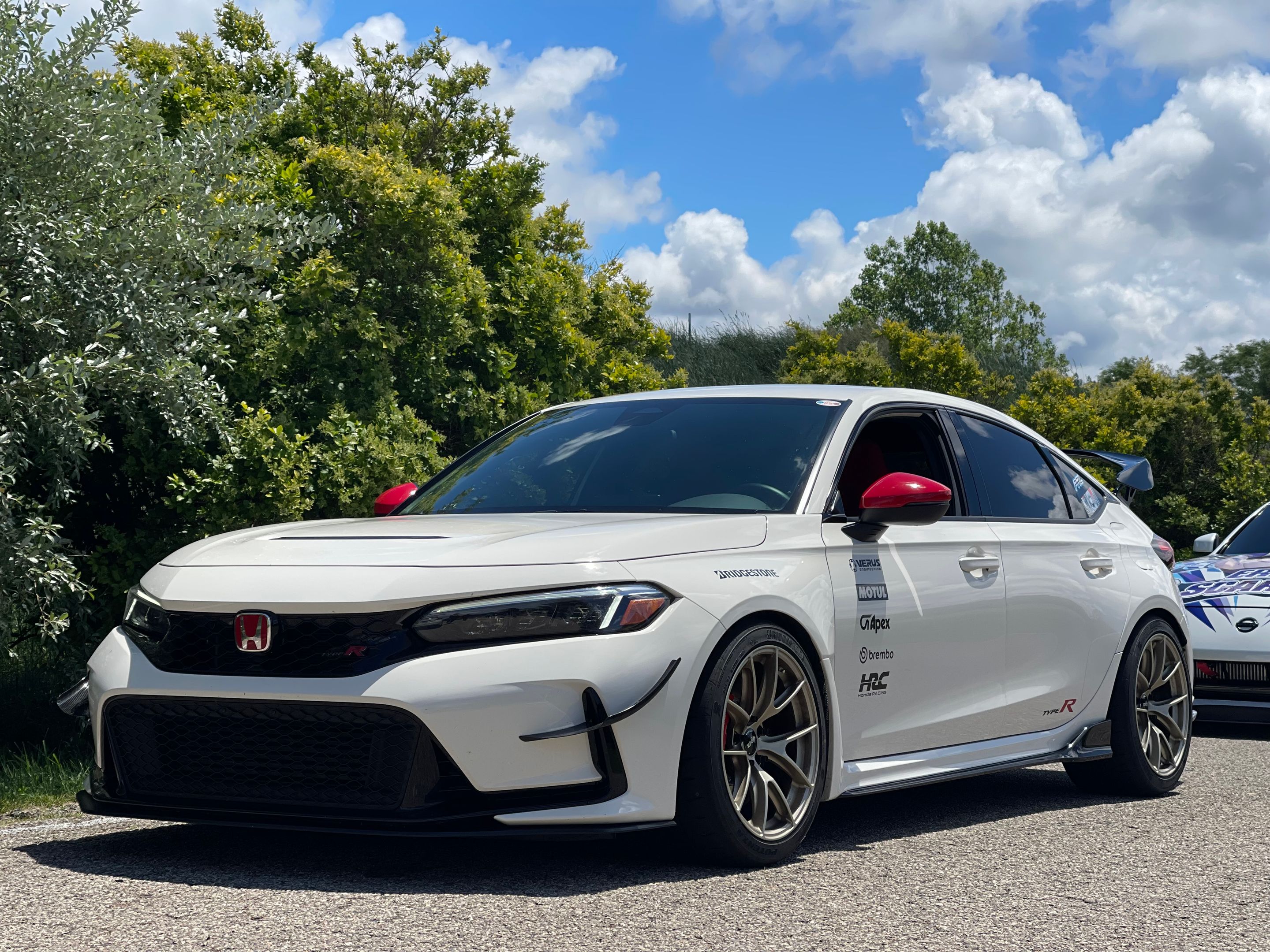 White Honda FL5 Civic Type-R with 18" VS-5RS Apex wheels in Motorsport Gold