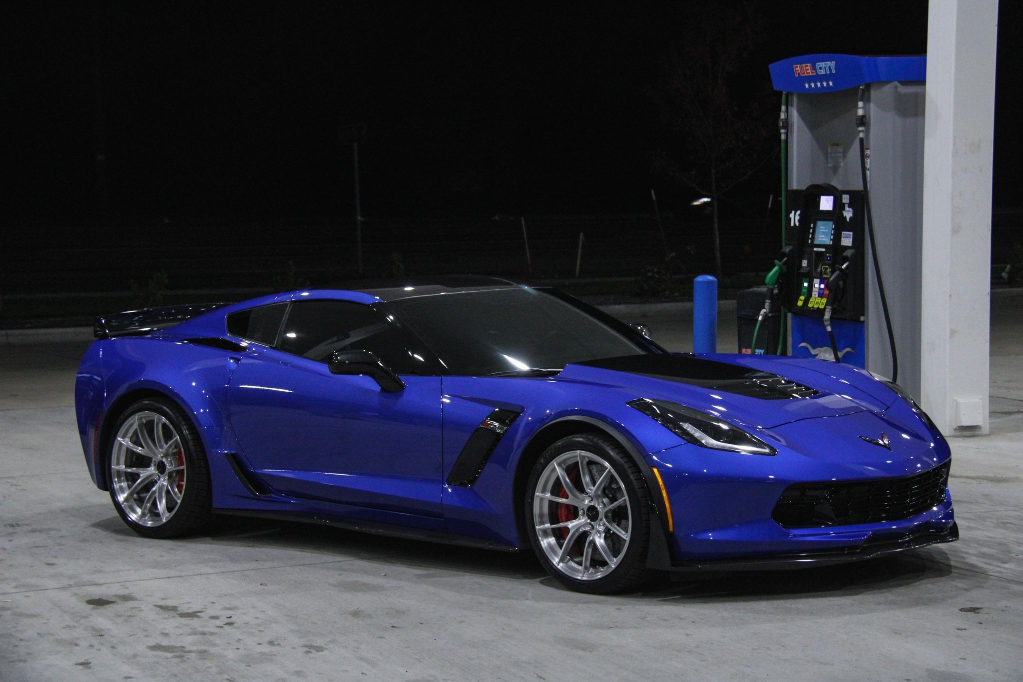 Blue Chevrolet C7 Corvette Z06 with 19"/20" VS-5RS Apex wheels in Brushed Clear