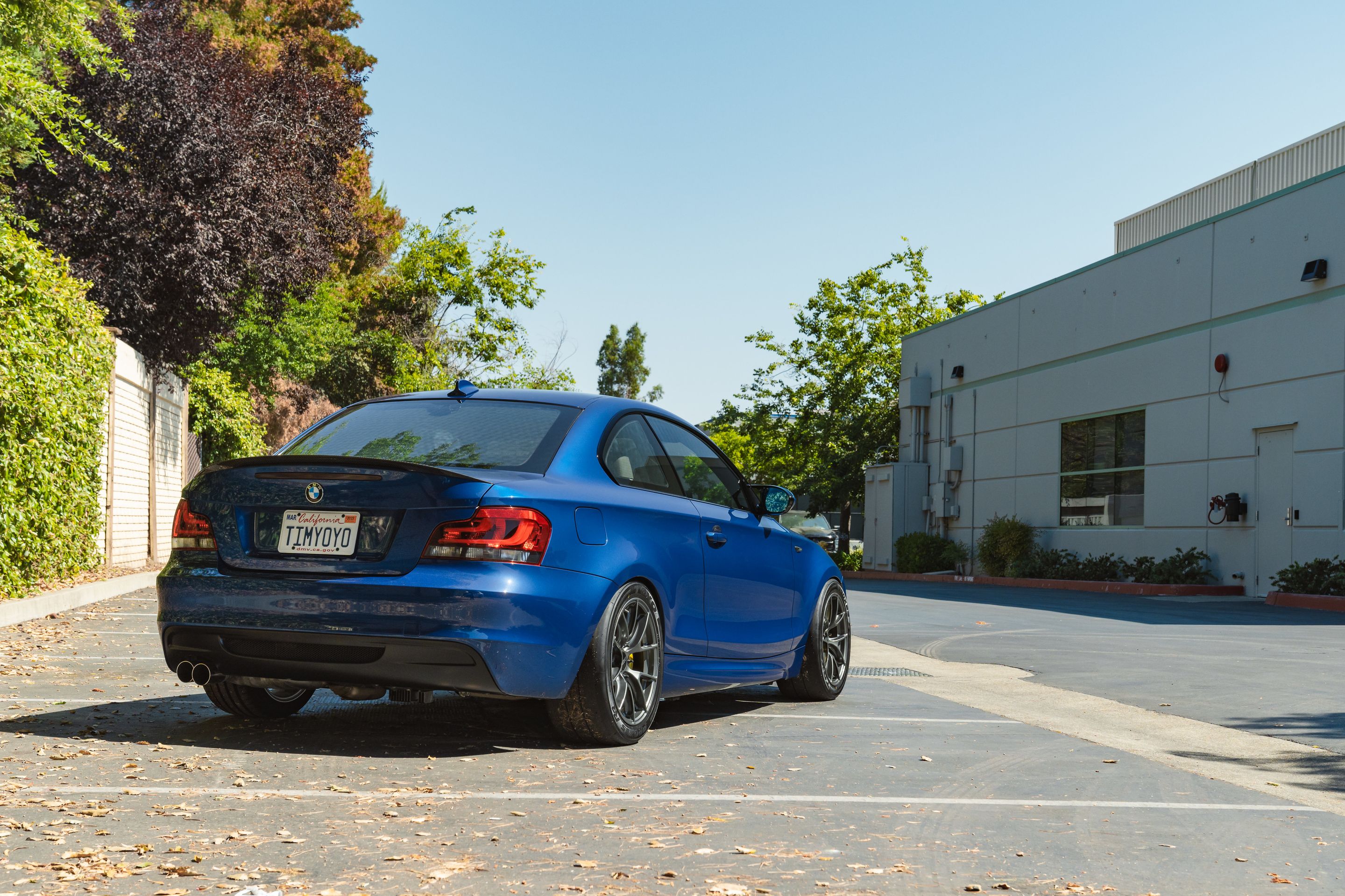 Blue BMW E82 Coupe 1 Series with 17" VS-5RS Apex wheels in Anthracite