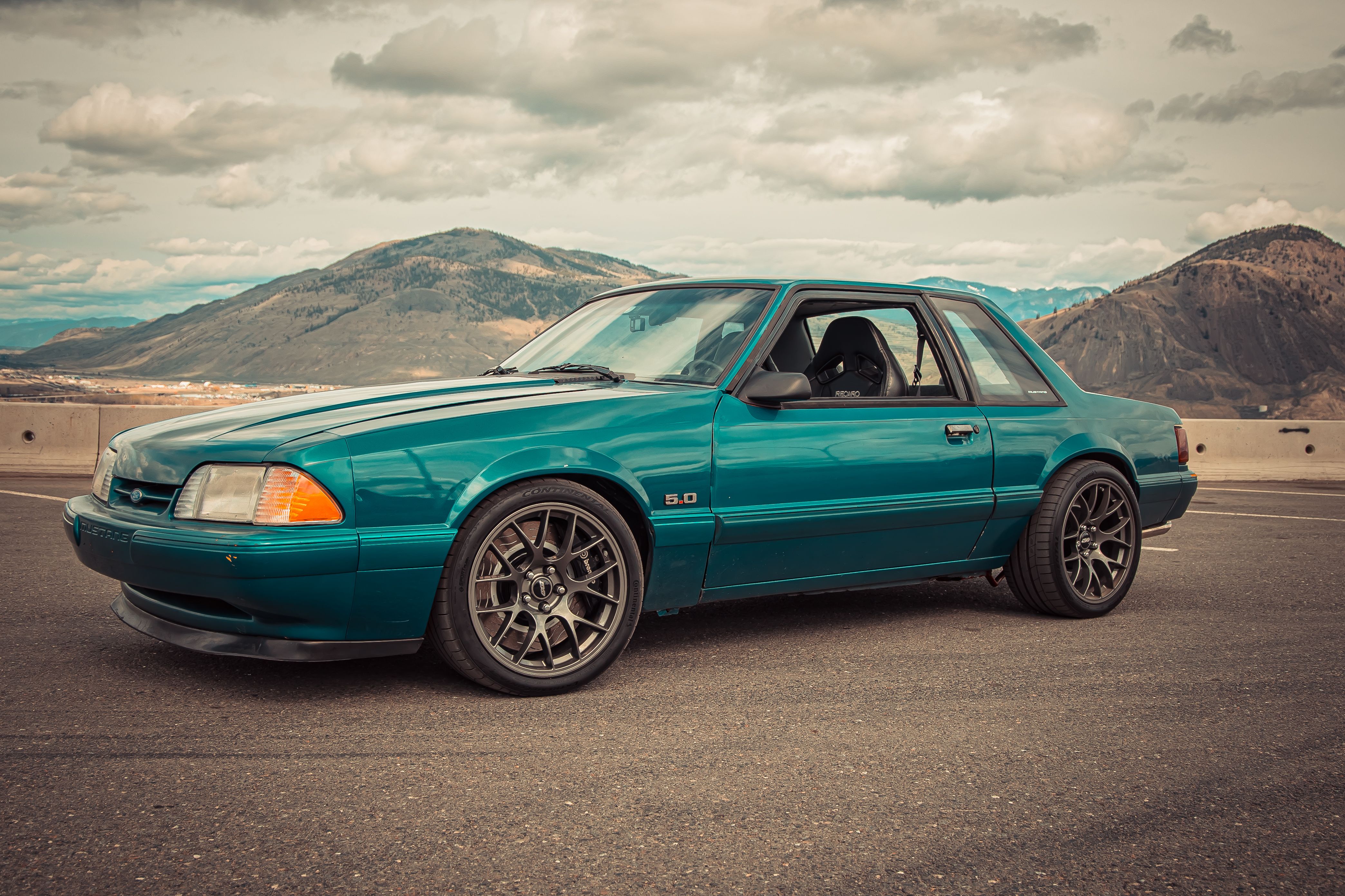Ford SN95 Mustang GT with 18