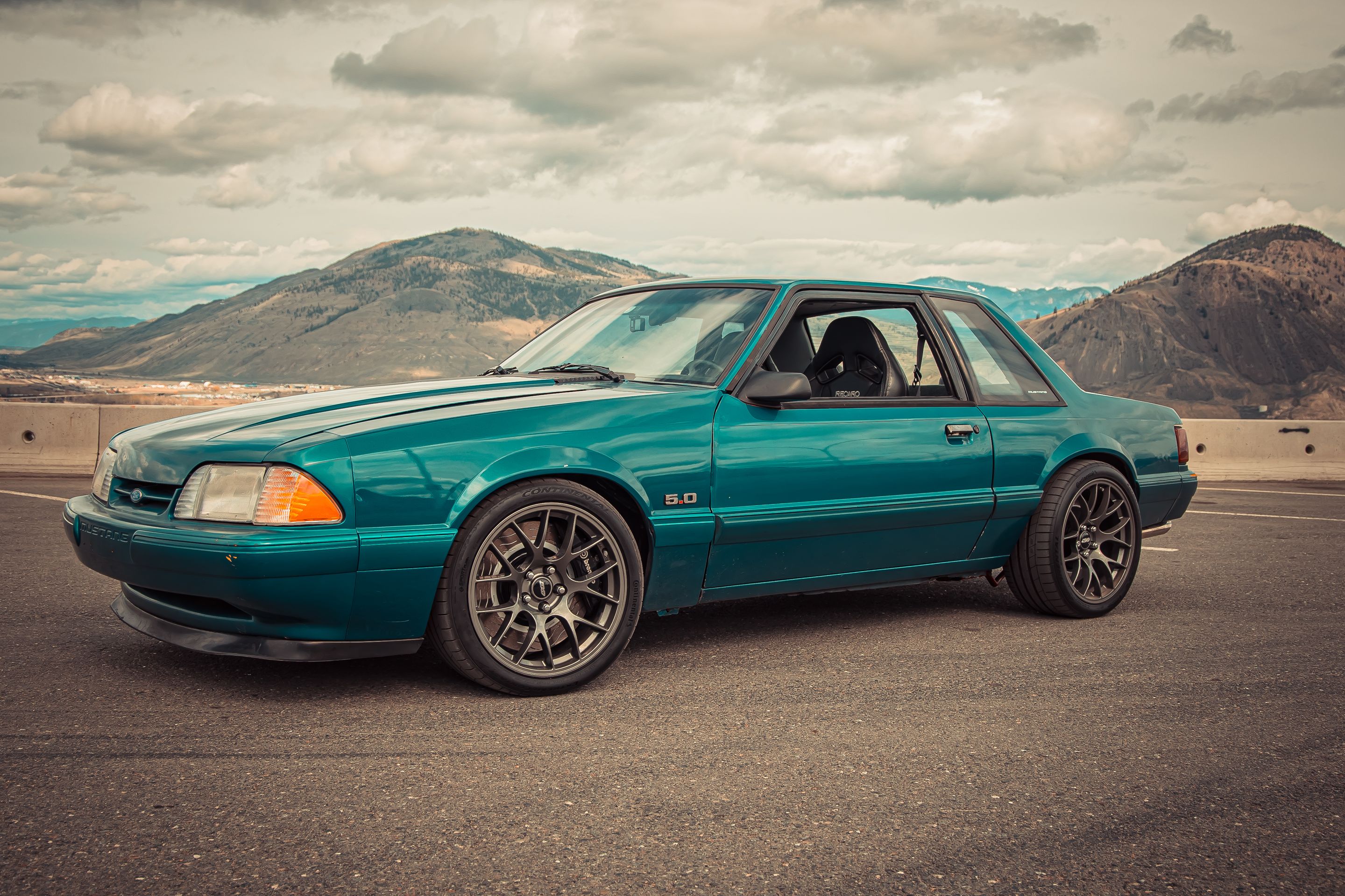 Green Ford SN95 Mustang GT with 18" EC-7 Apex wheels in Anthracite