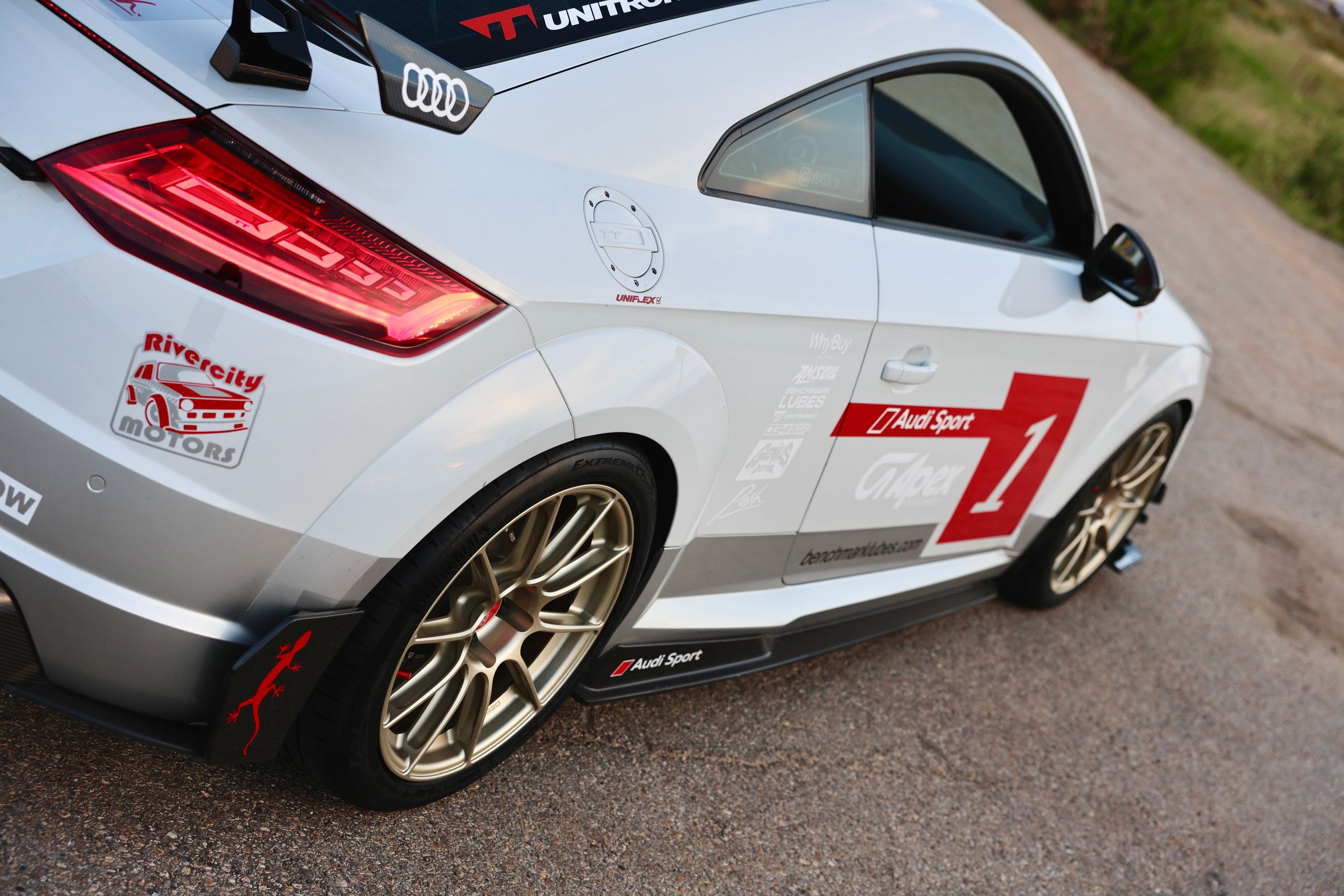 White Audi FV/8S TT RS with 18" SM-10RS Apex wheels in Motorsport Gold