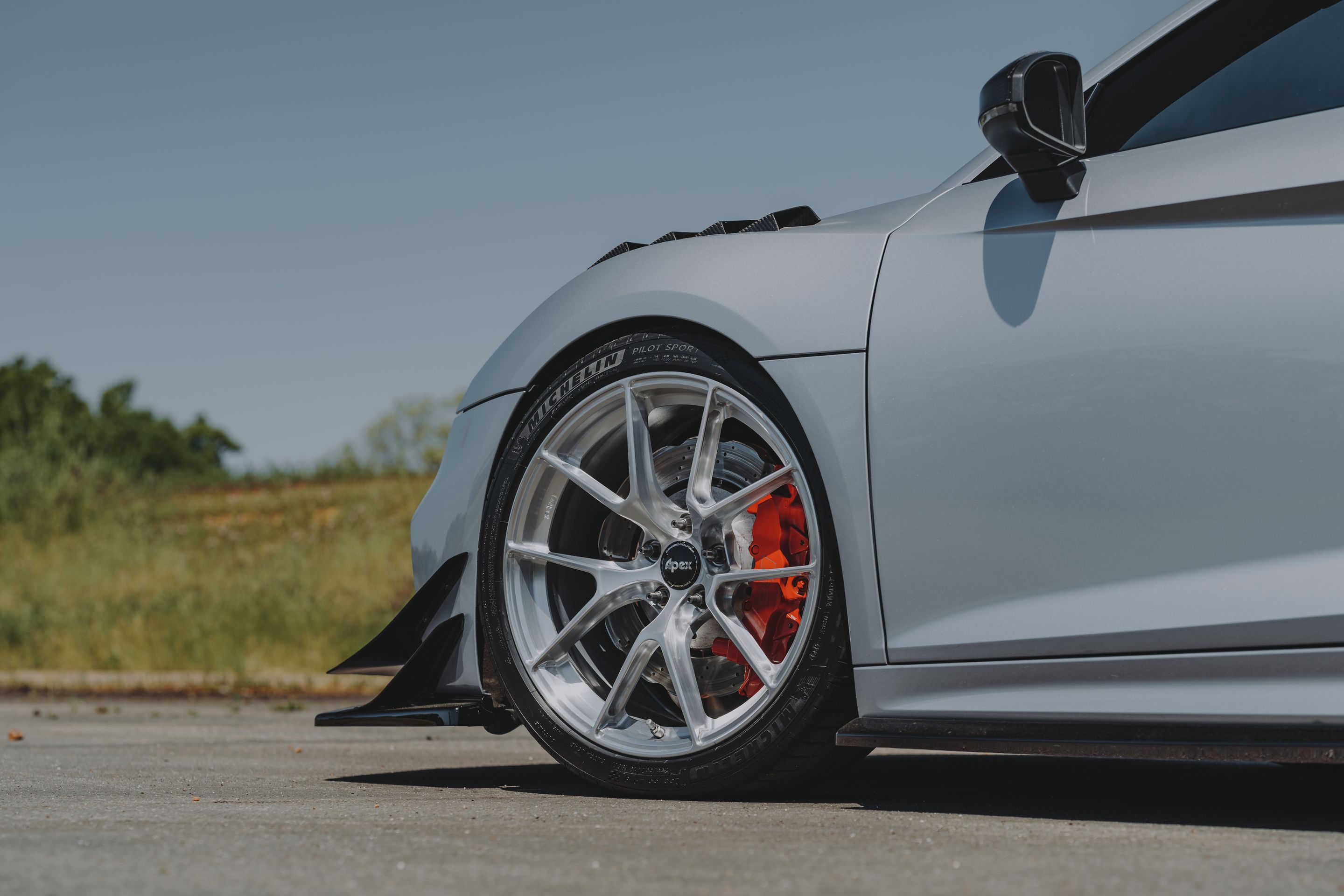 Silver Audi Gen 2 R8 with 19"/20" VS-5RS Apex wheels in Brushed Clear