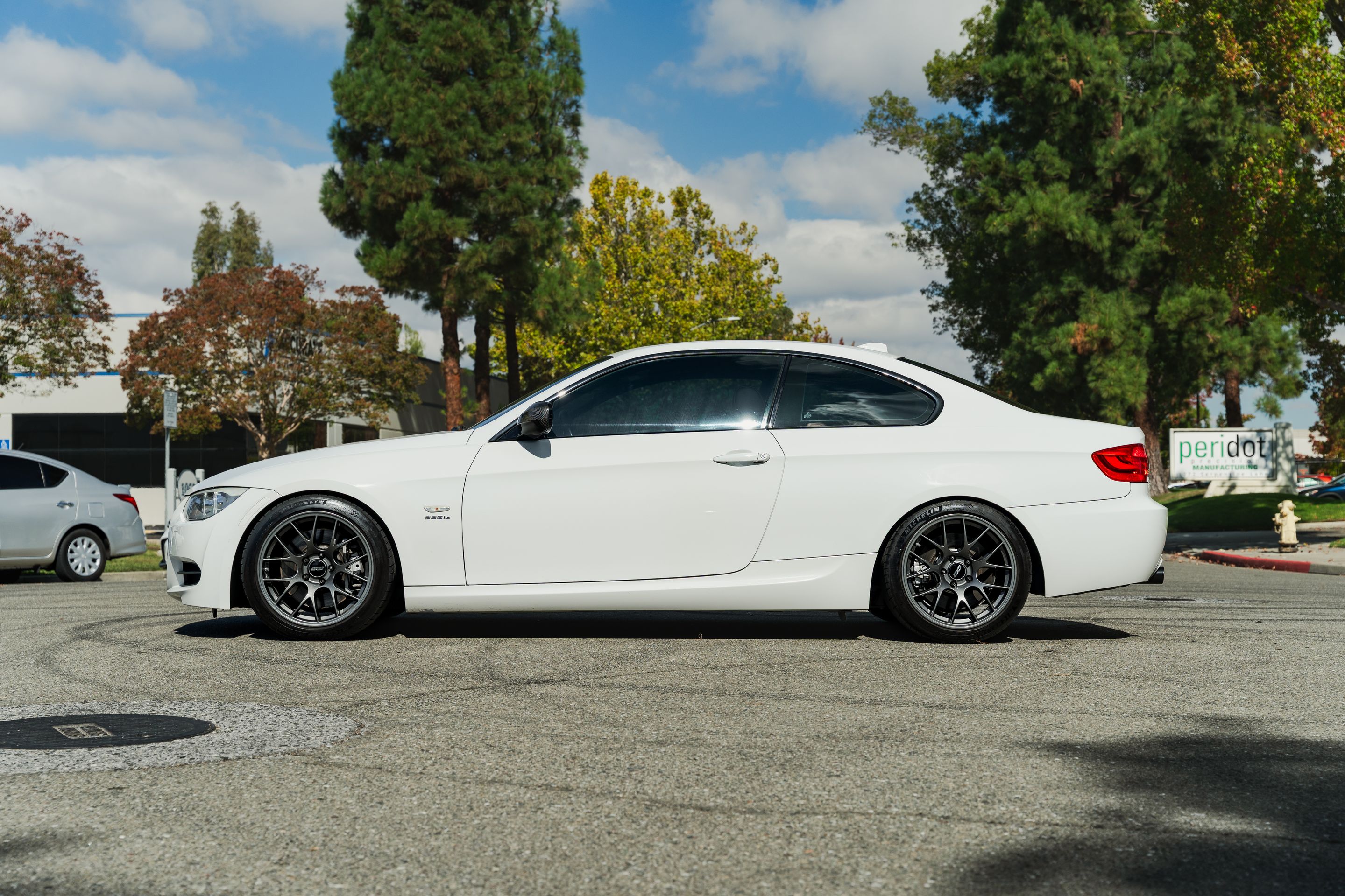 White BMW E92 Coupe 3 Series with 18" EC-7 Apex wheels in Anthracite