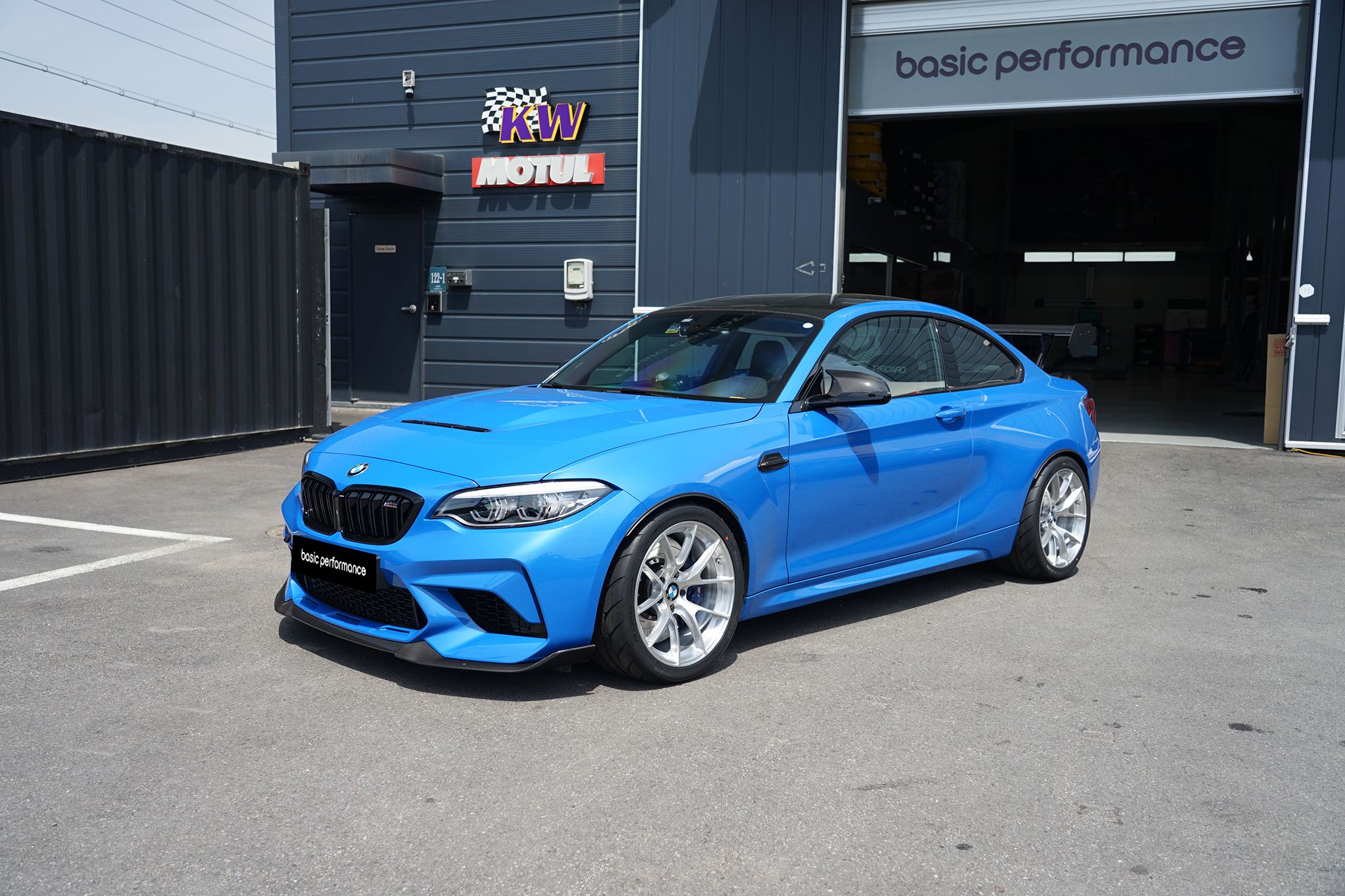 Blue BMW F87 M2 with 18" VS-5RS Apex wheels in Brushed Clear