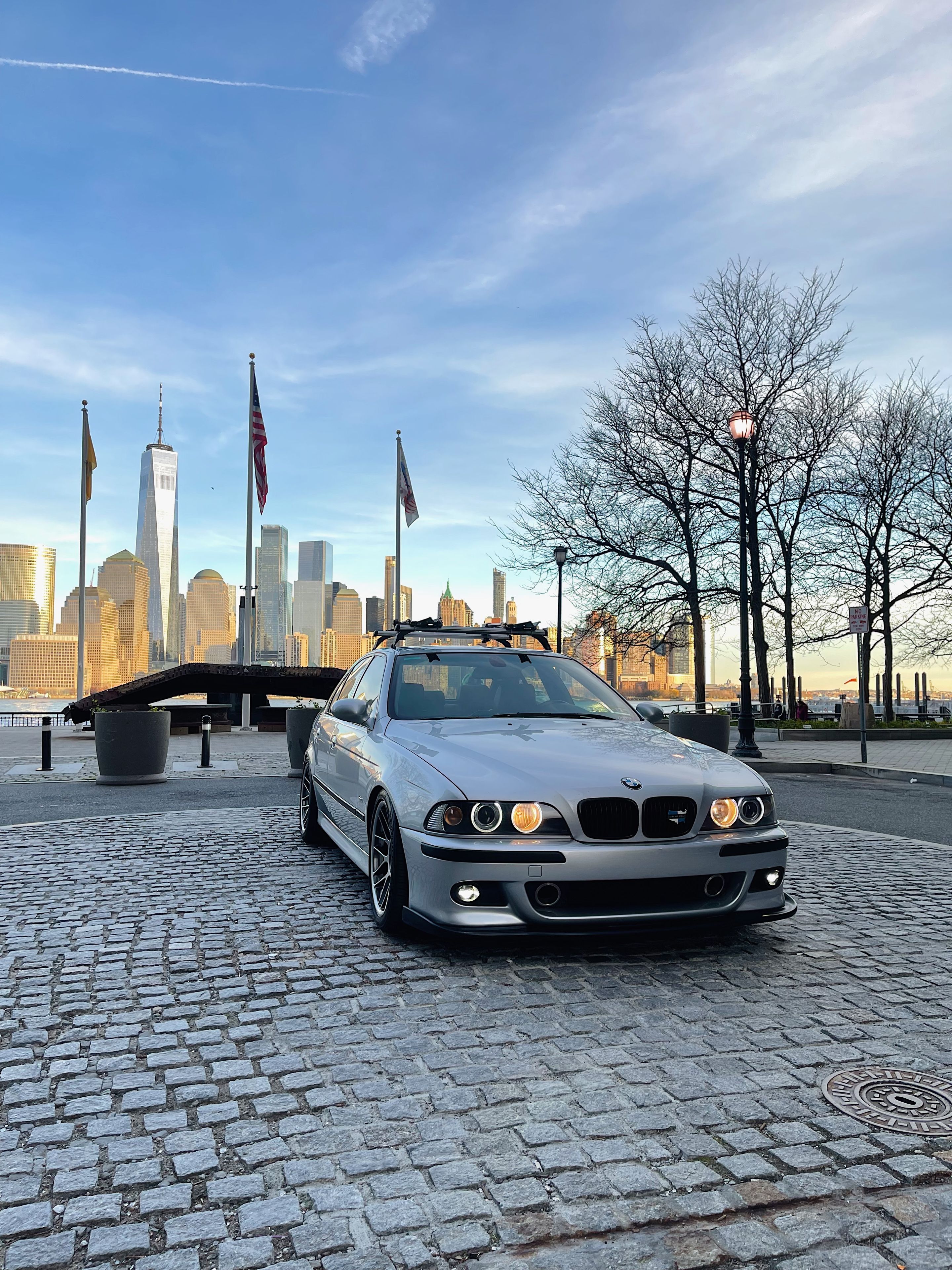 Silver BMW E39 5 Series with 18" ARC-8 Apex wheels in Anthracite