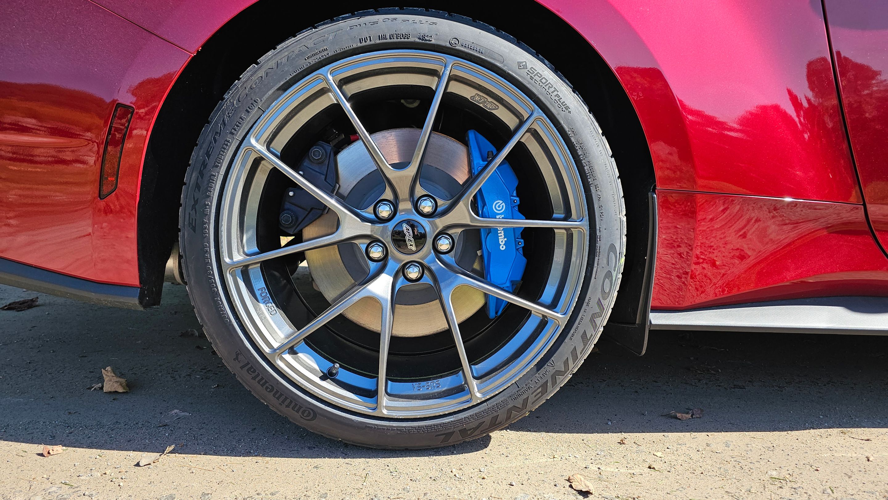 Red Ford S650 Mustang GT with 20" VS-5RS Apex wheels in Anthracite