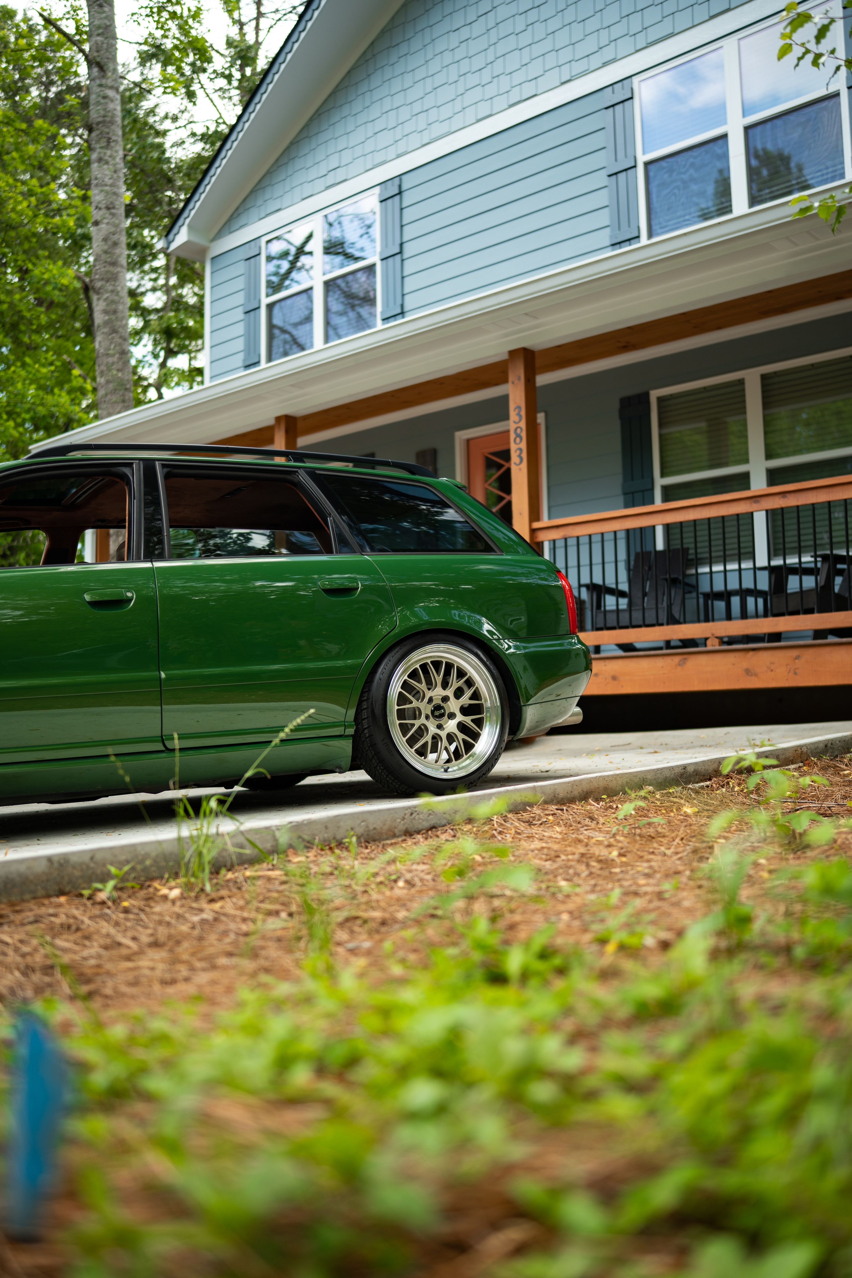 Green Audi B5 S4 Avant/Wagon with 18" ML-10RT Apex wheels in Machined Lip Gloss Motorsport Gold