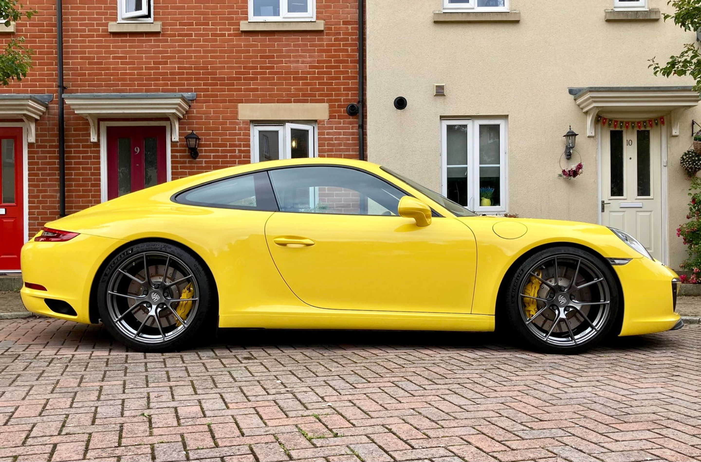 Yellow Porsche 911 991.2 Carrera T with 20" VS-5RS Apex wheels in Anthracite