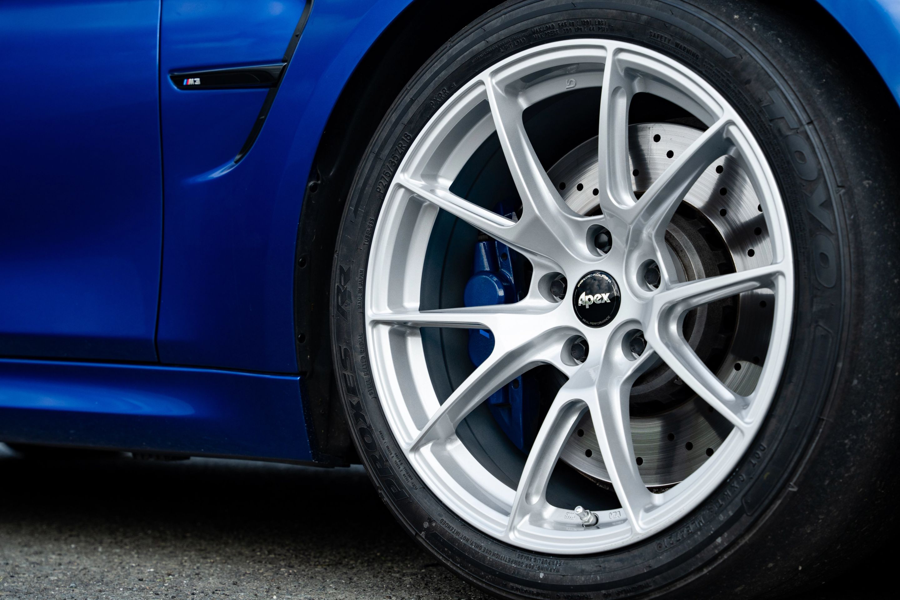 Blue BMW F80 M3 with 18" VS-5 Apex wheels in Race Silver