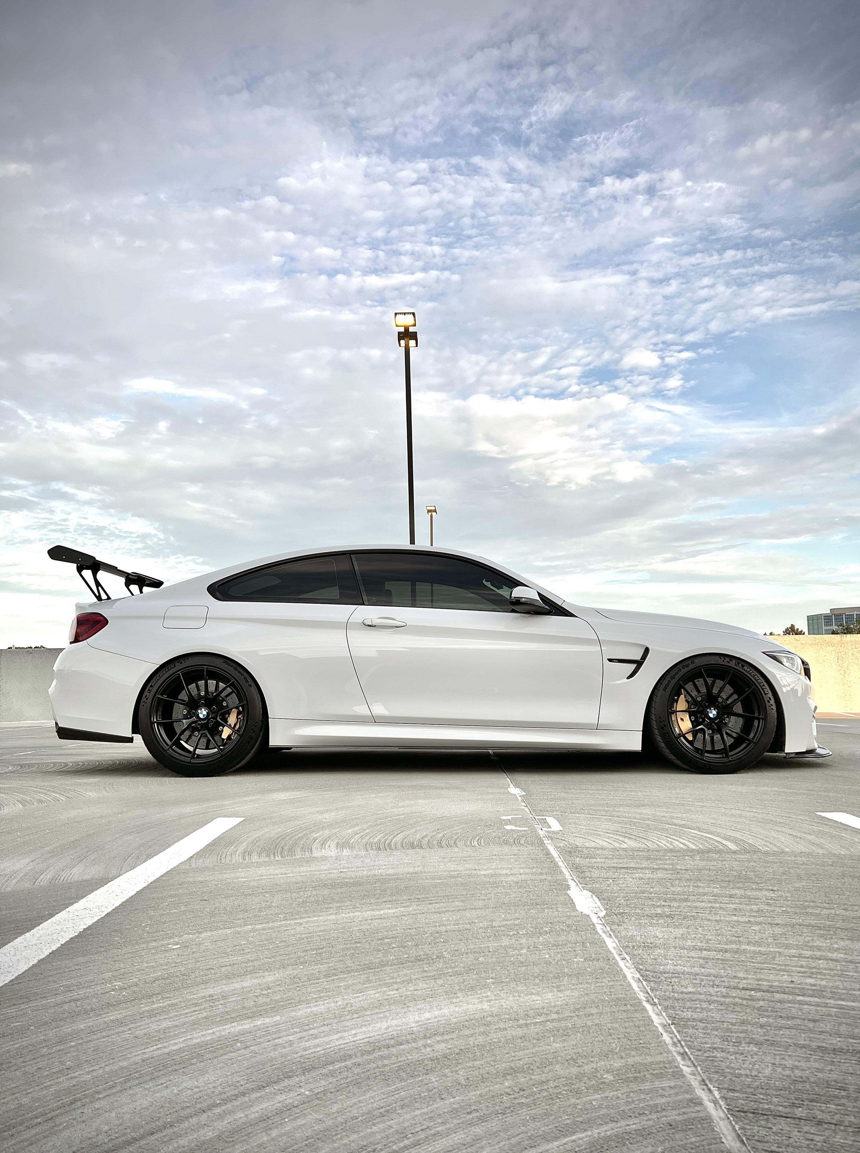 White BMW F82 Coupe M4 with 19" VS-5RS Apex wheels in Satin Black