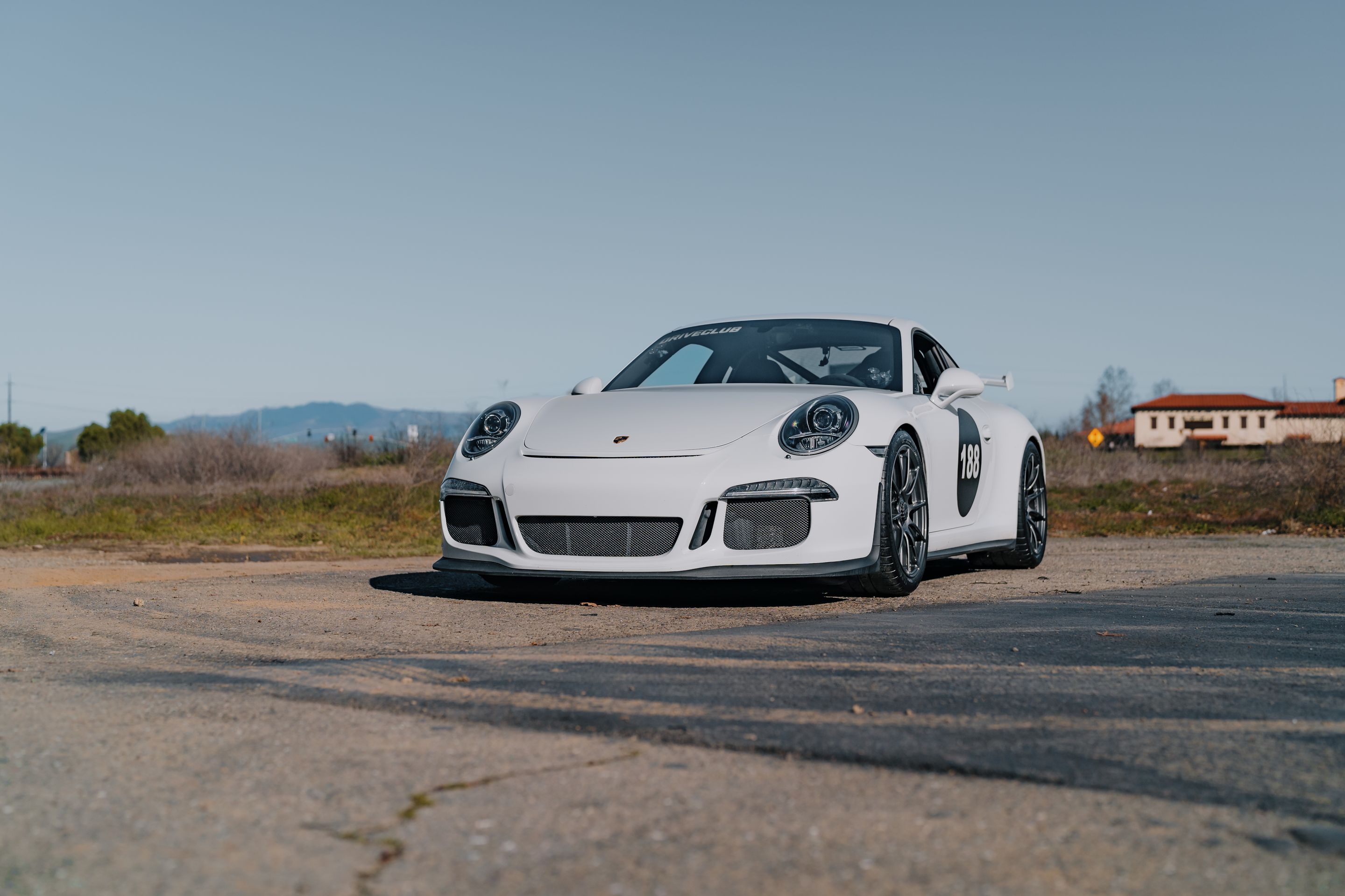 White Porsche 911 991.1 GT3 with 19" SM-10RS Apex wheels in Anthracite