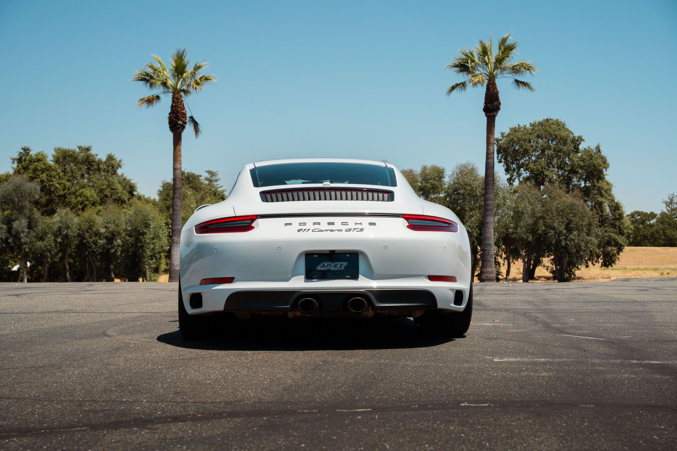 White Porsche 911 991.2 Carrera GTS with 20" VS-5RS Apex wheels in Anthracite