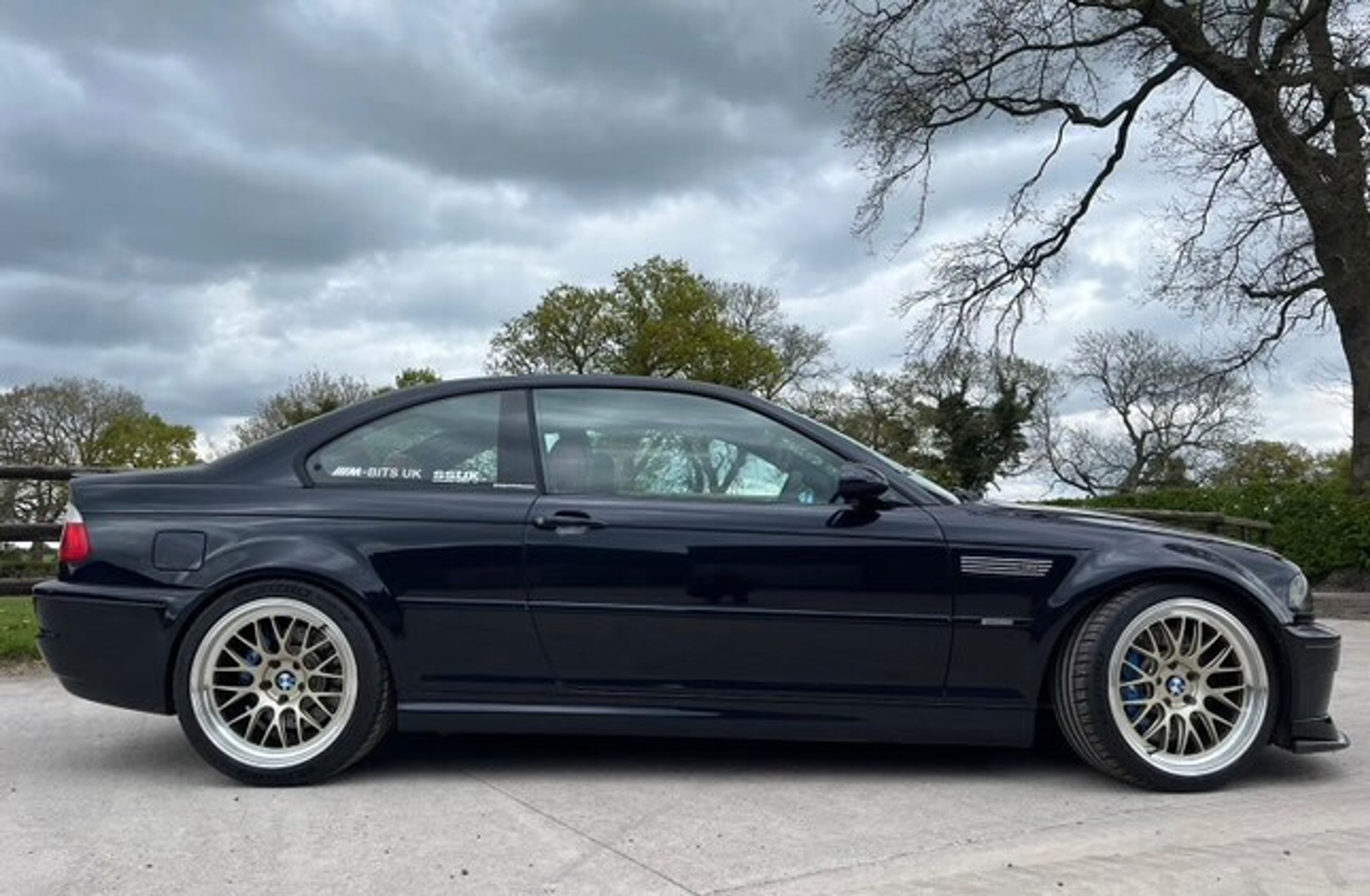 Black BMW E46 M3 with 18" ML-10RT Apex wheels in Machined Lip Gloss Motorsport Gold