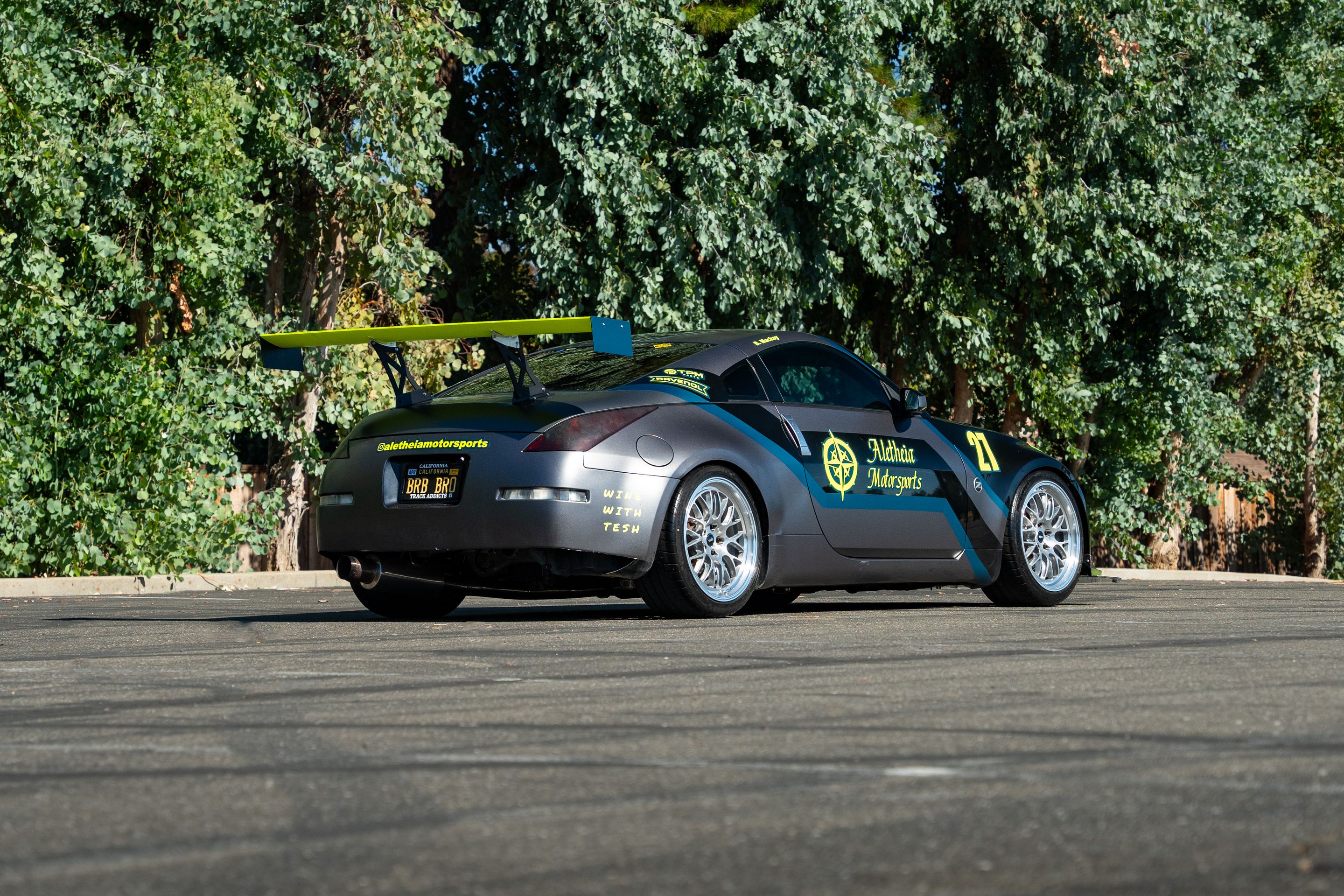 Grey Nissan 350Z with 19" ML-10RT Apex wheels in Machined Lip Brushed Clear