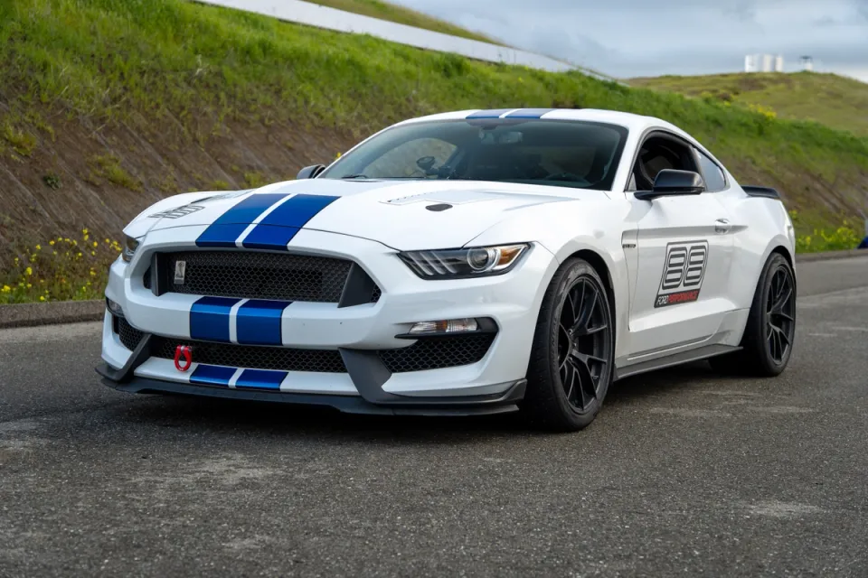 Ford S550 Mustang GT350 with 19