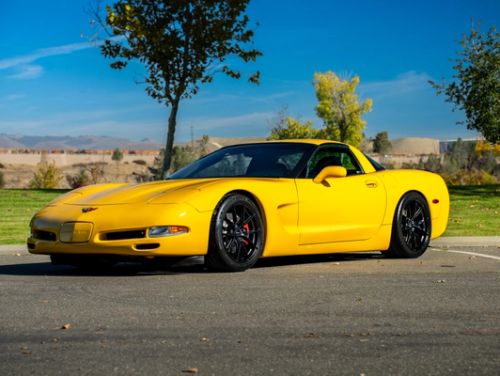Yellow Chevrolet Corvette - VS-5 in Satin Black