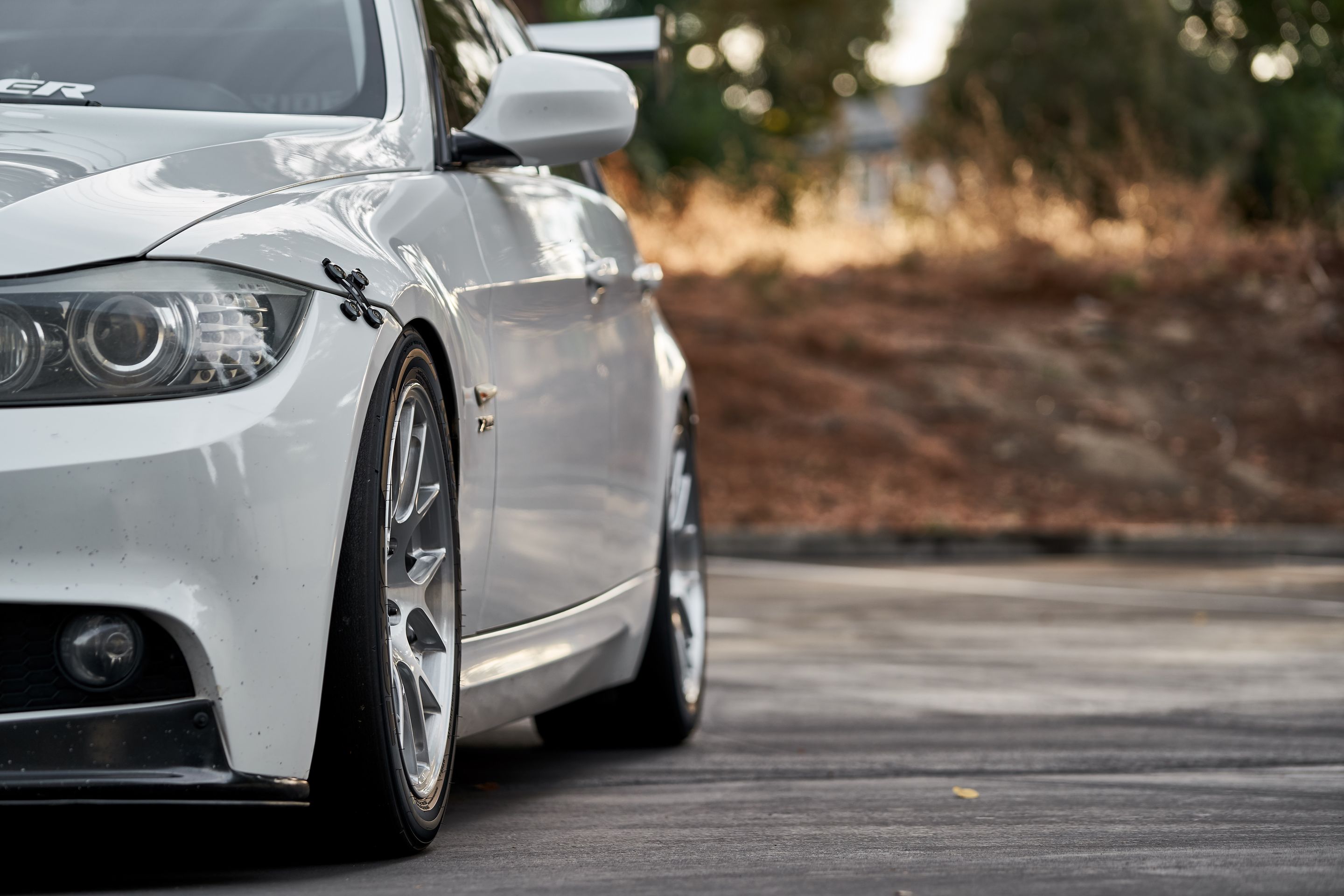 White BMW E90 LCI Sedan 3 Series with 17" EC-7R Apex wheels in Brushed Clear
