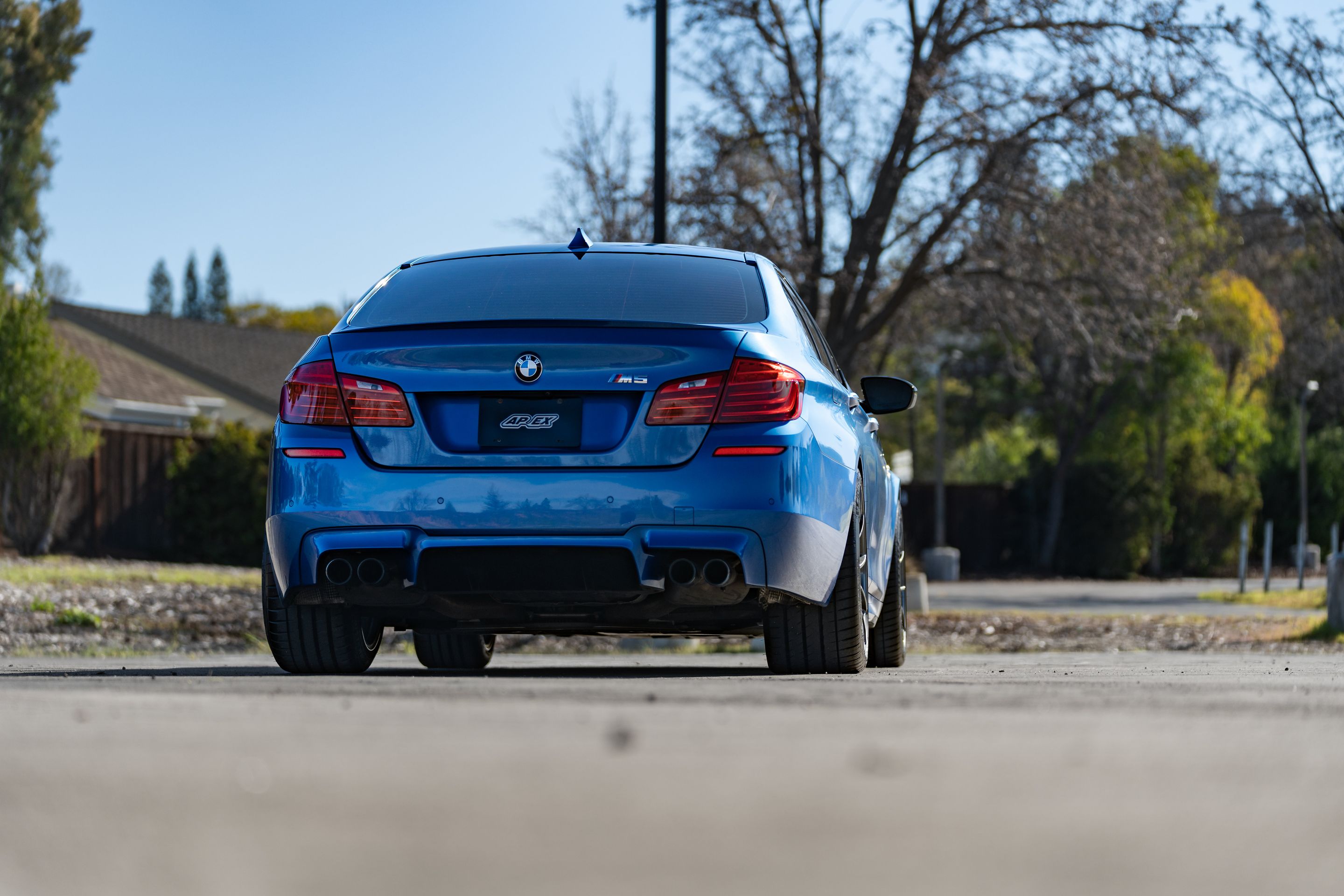 Blue BMW F10 M5 with 20" VS-5RS Apex wheels in Anthracite