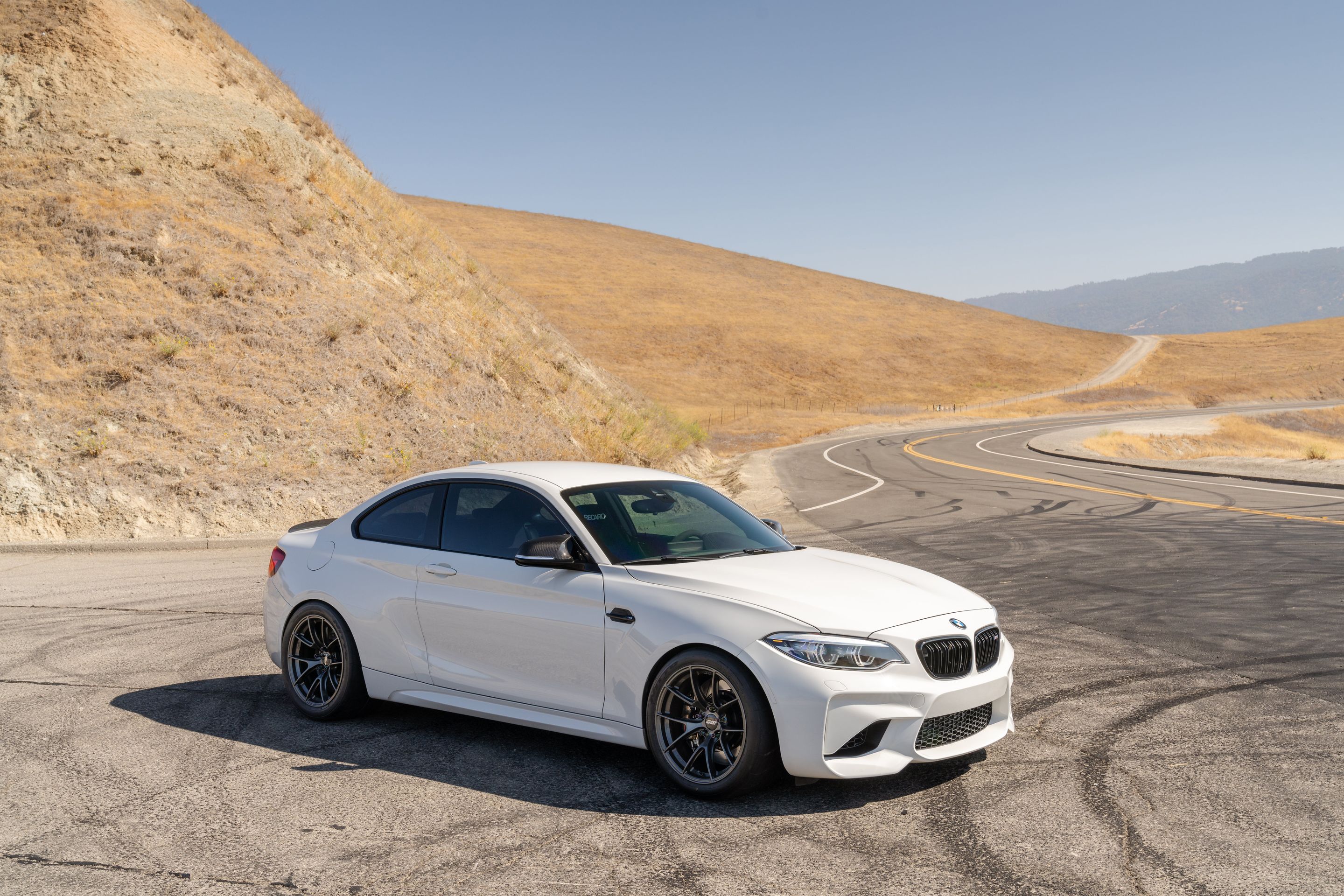 White BMW F87 M2 with 18" VS-5RS Apex wheels in Anthracite
