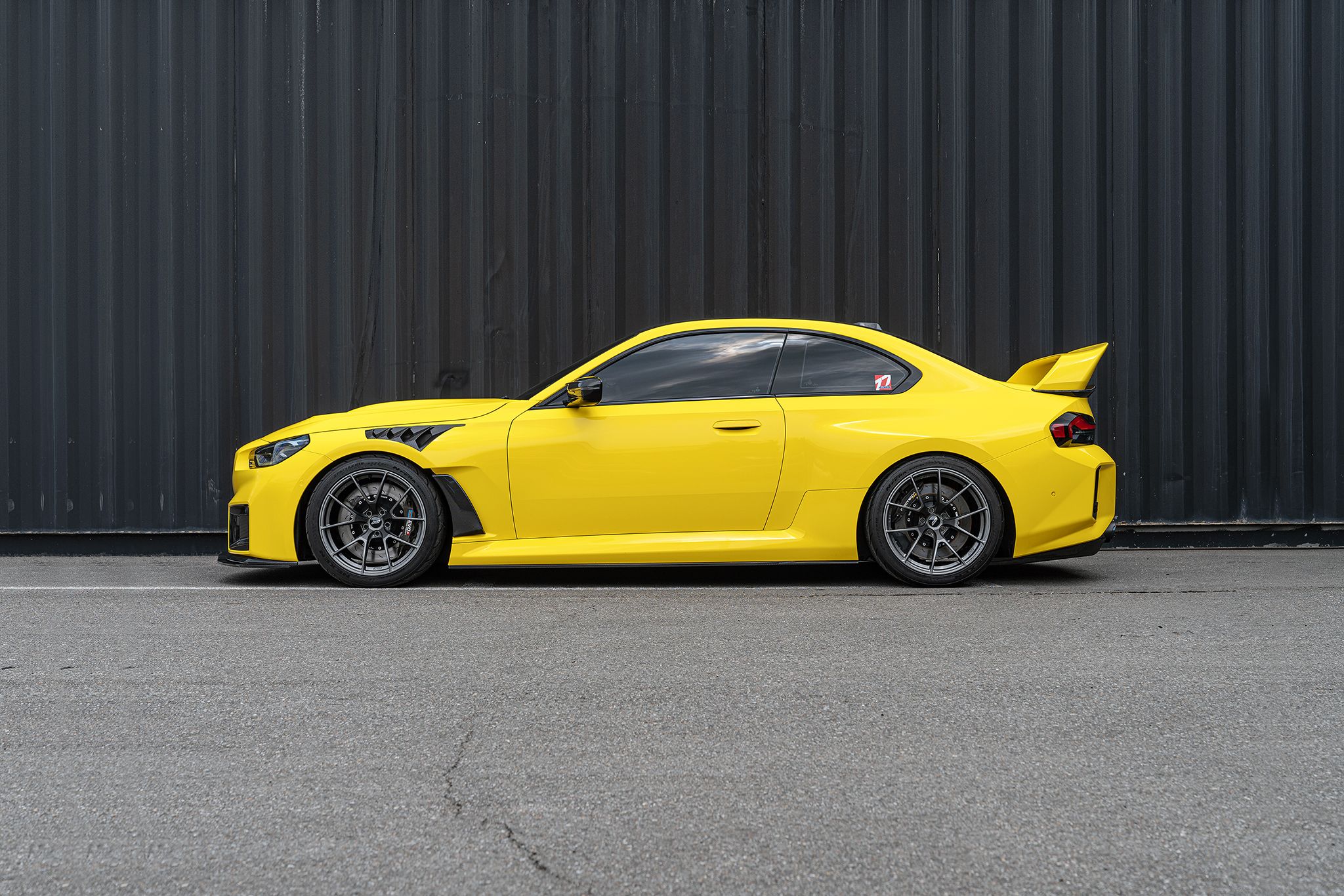 Yellow BMW G87 M2 with 19" VS-5RS Apex wheels in Anthracite