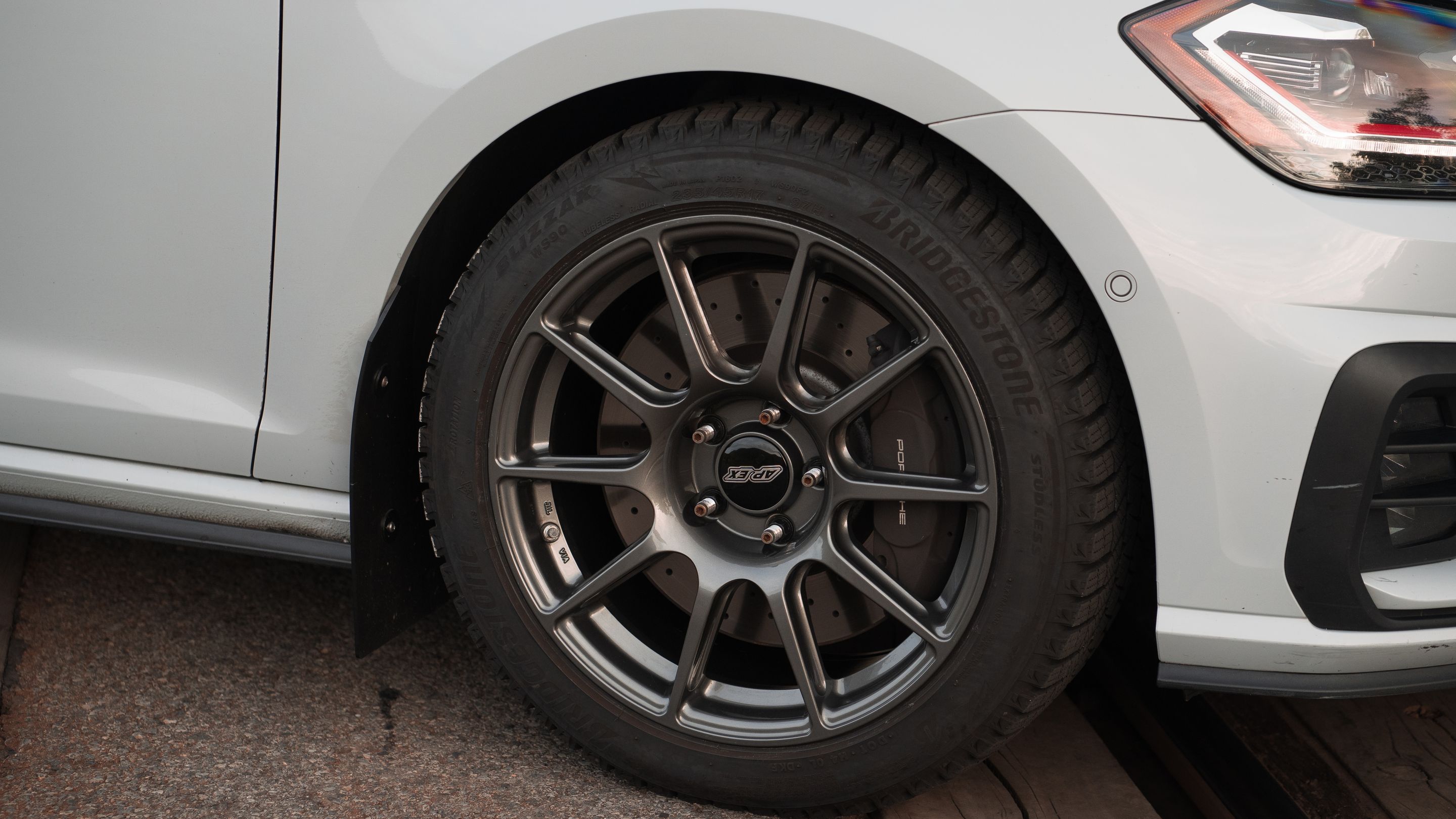 Grey VW MK7 GTI with 17" SM-10 Apex wheels in Anthracite