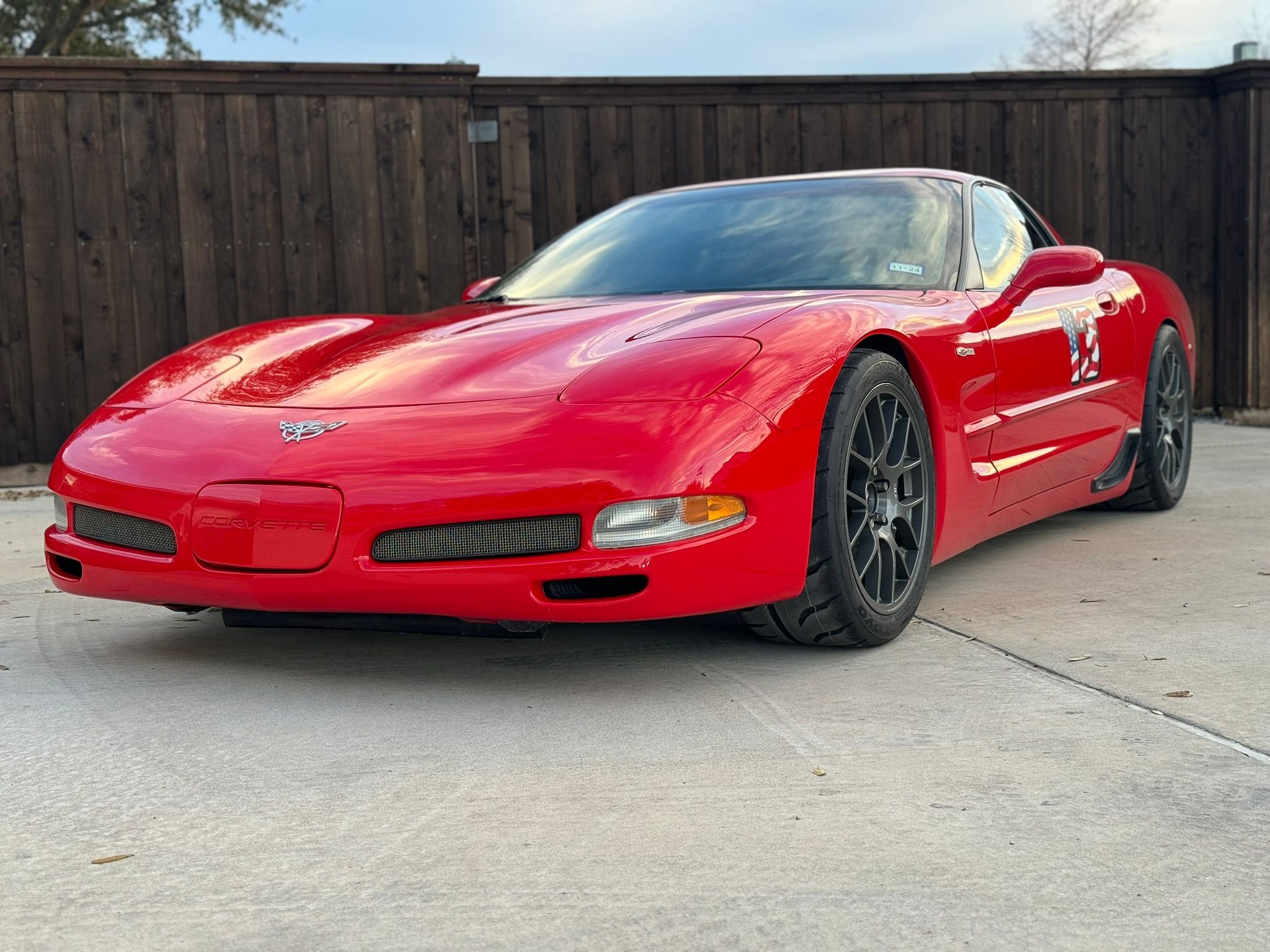 Red Chevrolet C5 Corvette Z06 with 18" EC-7 Apex wheels in Anthracite