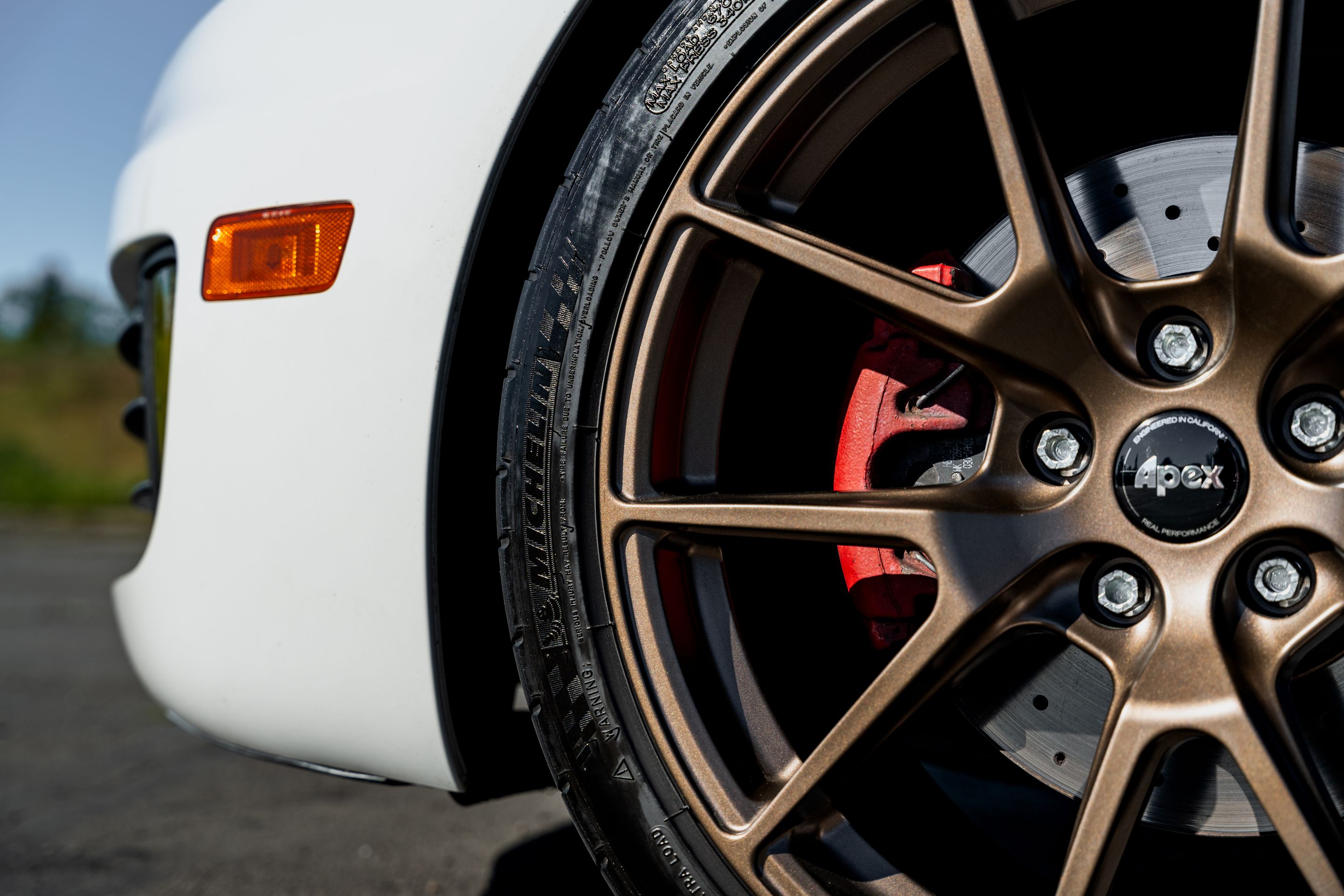 White VW MK6 GTI with 18" VS-5 Apex wheels in Satin Bronze