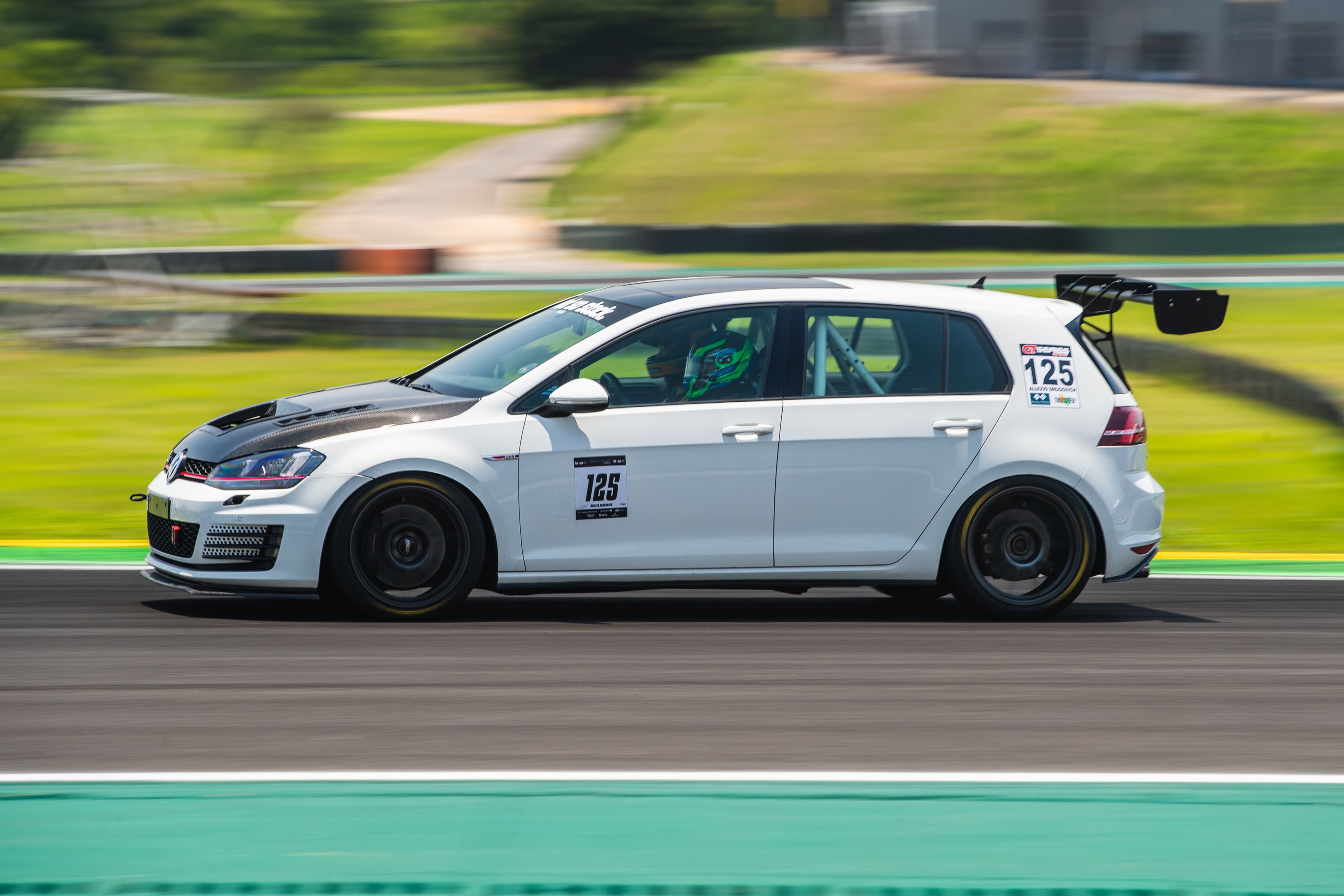 White VW MK7 GTI with 18" SM-10 Apex wheels in Anthracite
