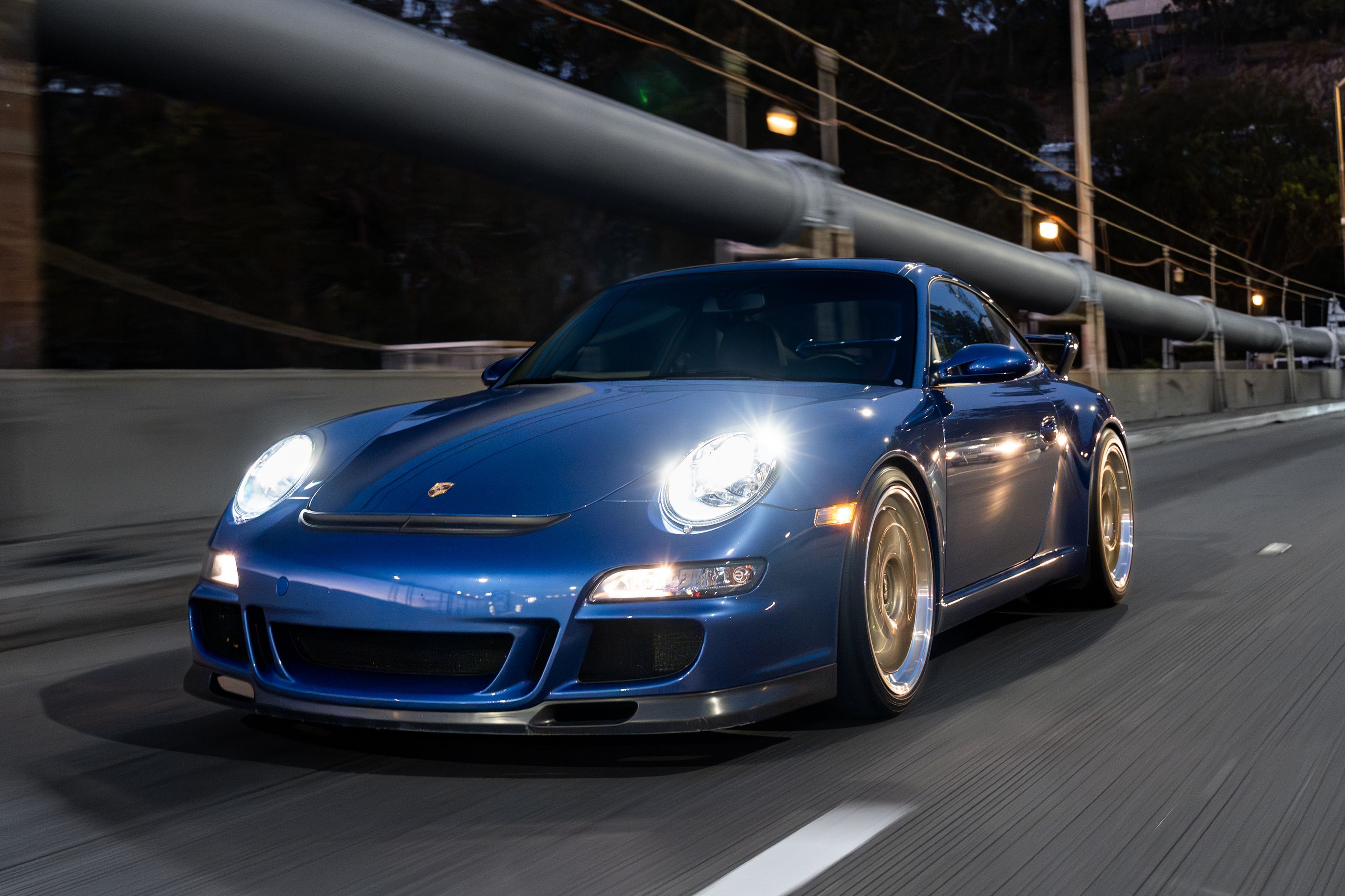 Blue Porsche 911 997 GT3 with 19" TEST-M Apex wheels in Machined Lip Gloss Motorsport Gold